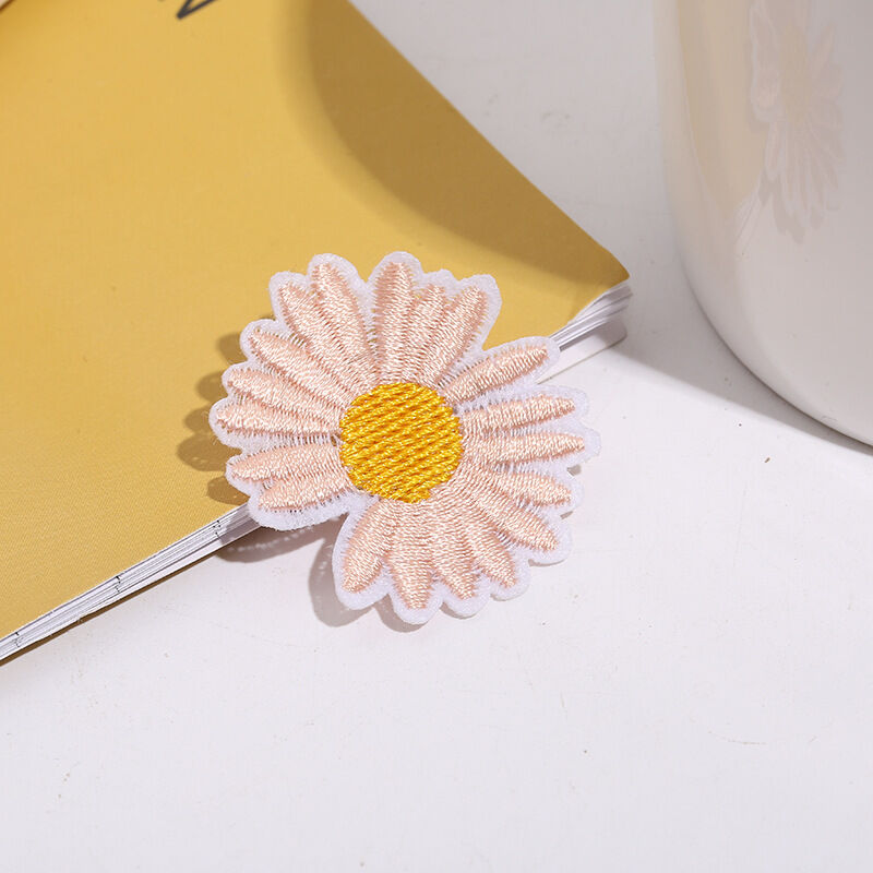 Sticker Ủi Hình Thêu Hoa Cúc Siêu Xinh (1 miếng)