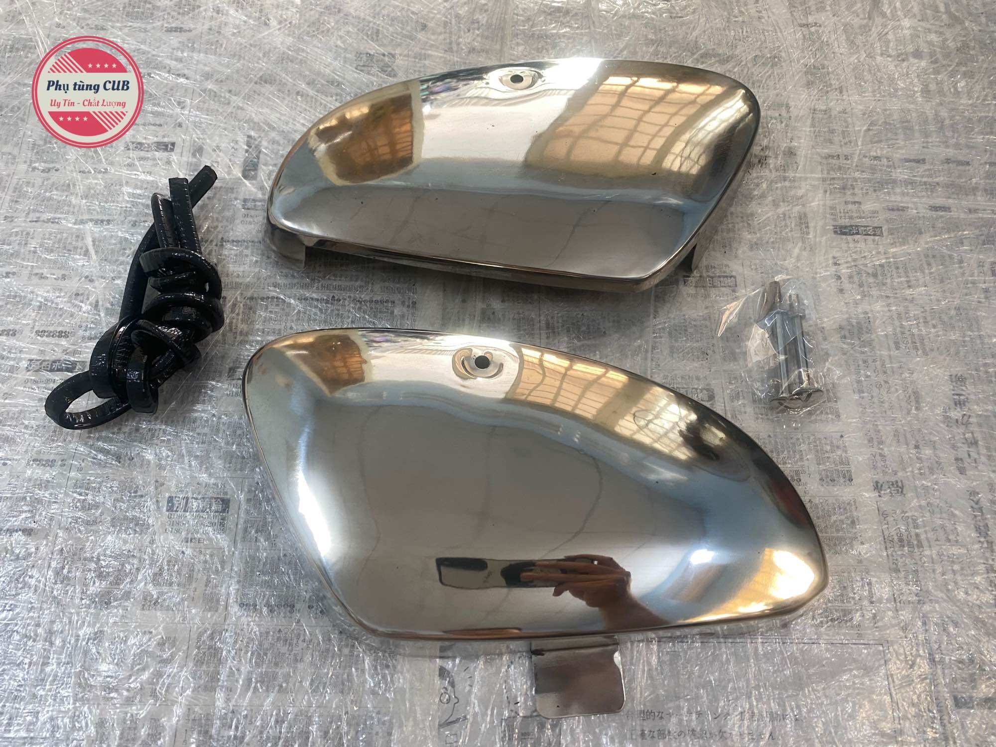 Cặp cốp cub 81-86-88-cánh én bằng inox kèm dây viền và ốc cốp