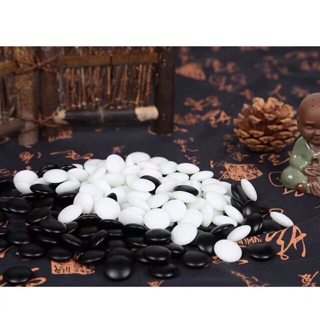 Quân cờ hai mặt đá