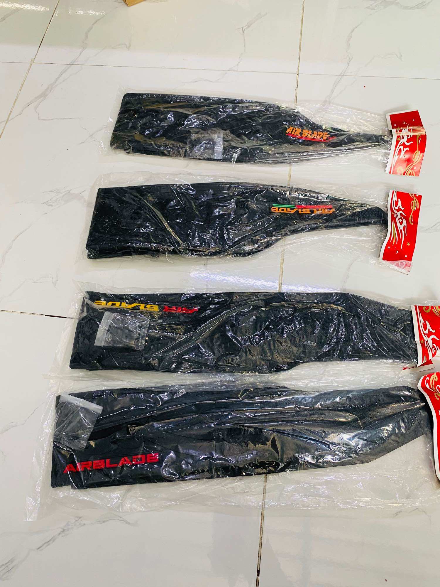 Thảm lót chân Air Blade đời 2007- 2013-2019 2025các đời dành cho ab số lượng 1 cặp. ae chọn đúng đời xe nha chất liệu cao su