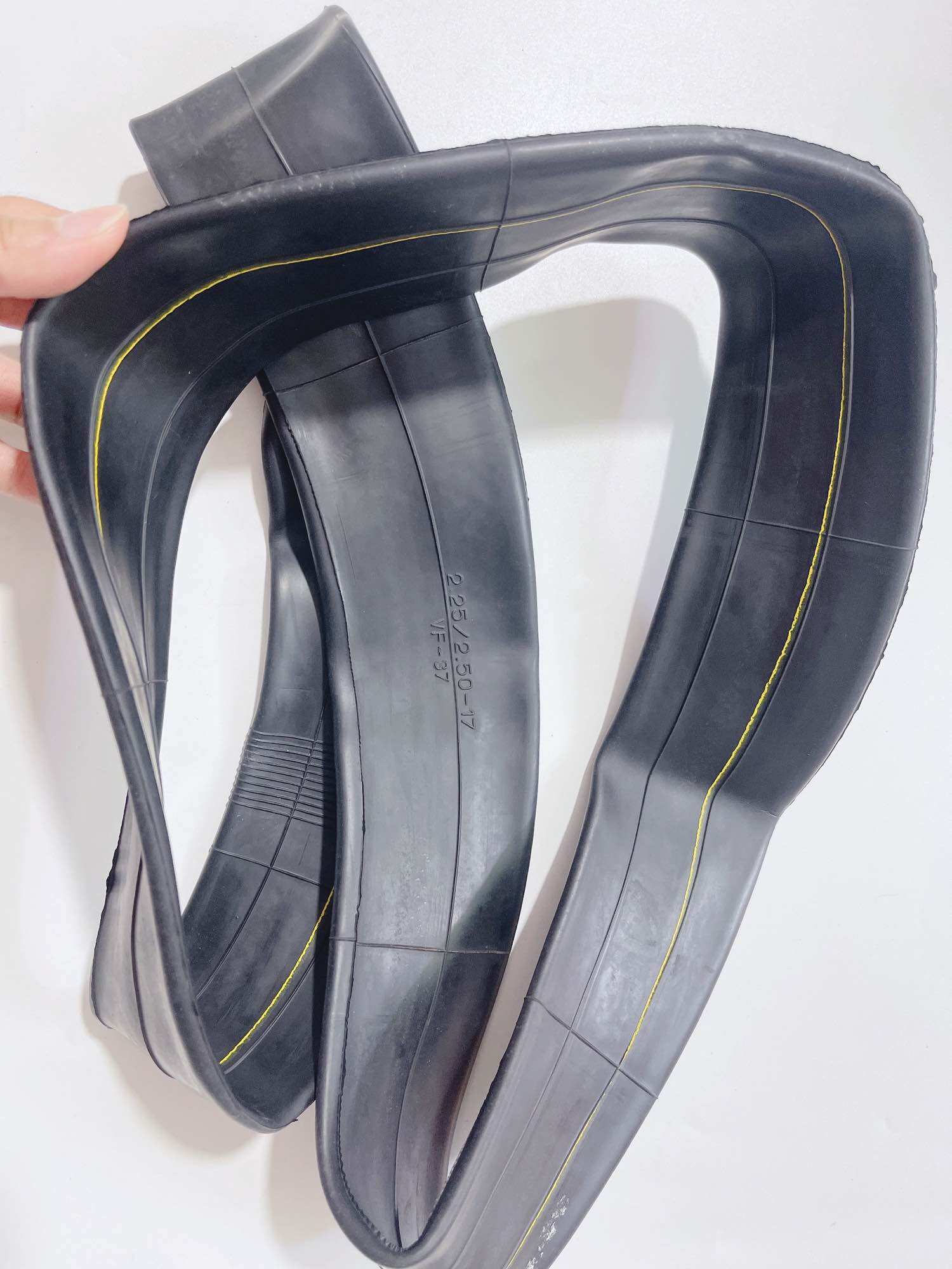 Ruột xe máy hiệu Vifa, săm xe máy 2.25 -> 2.75 size 17