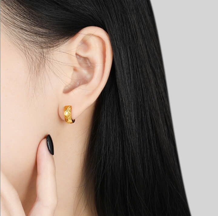 Bông tai titan nữ hoa 4 cánh đính kim