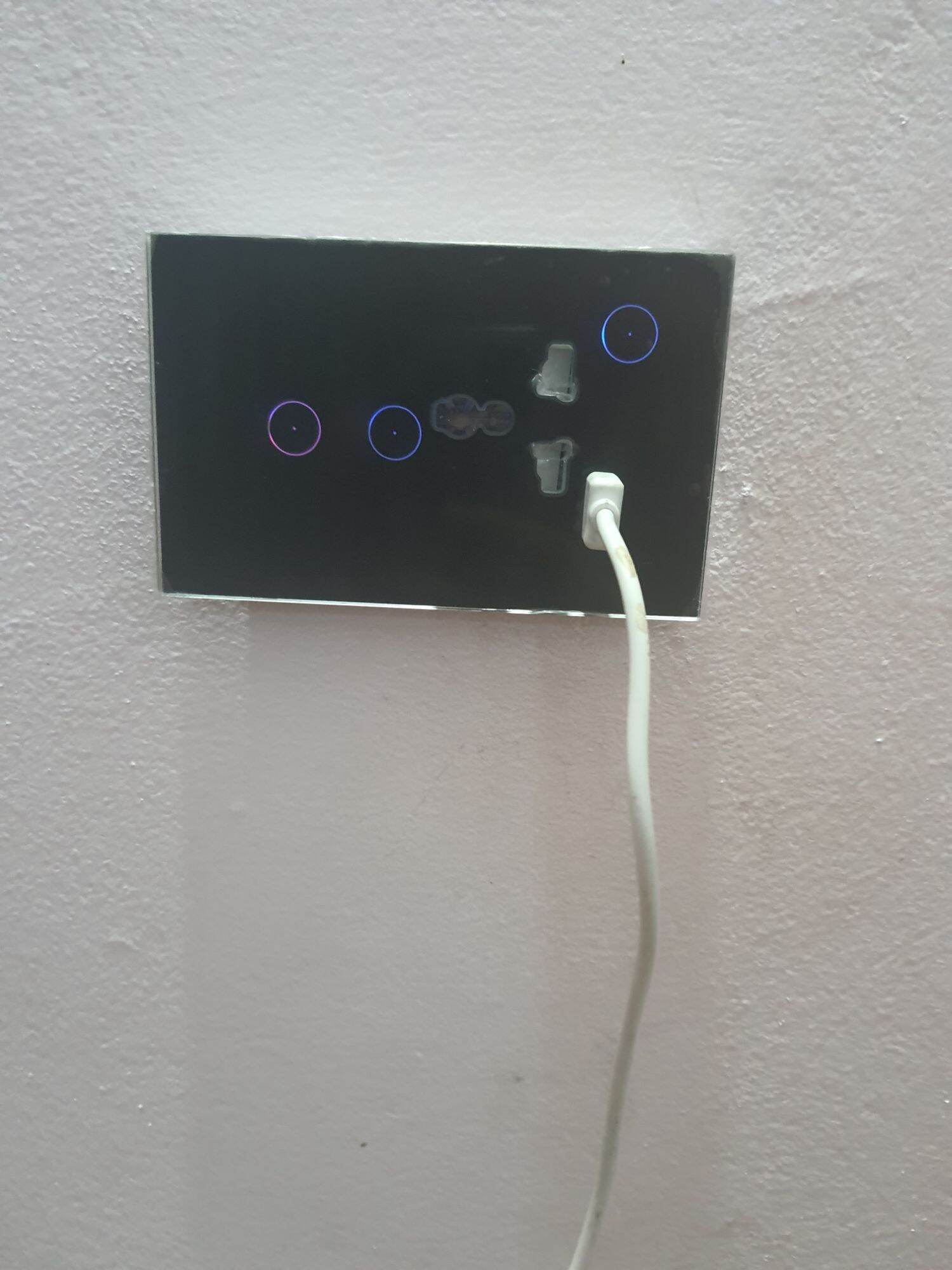 công tắc thông minh kèm ổ cắm
