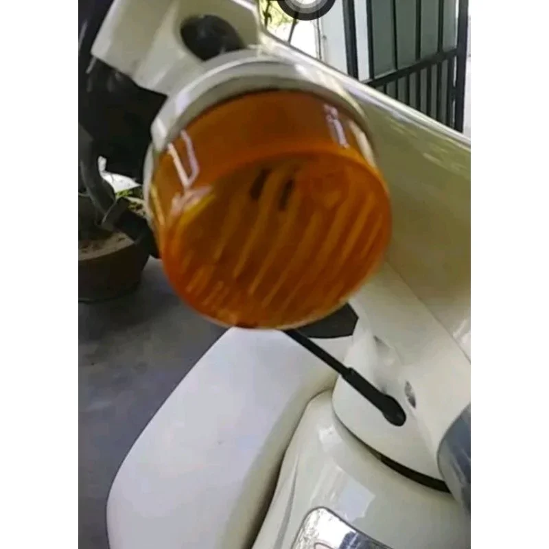 Cặp xi nhan trước xe CUB đời mới .