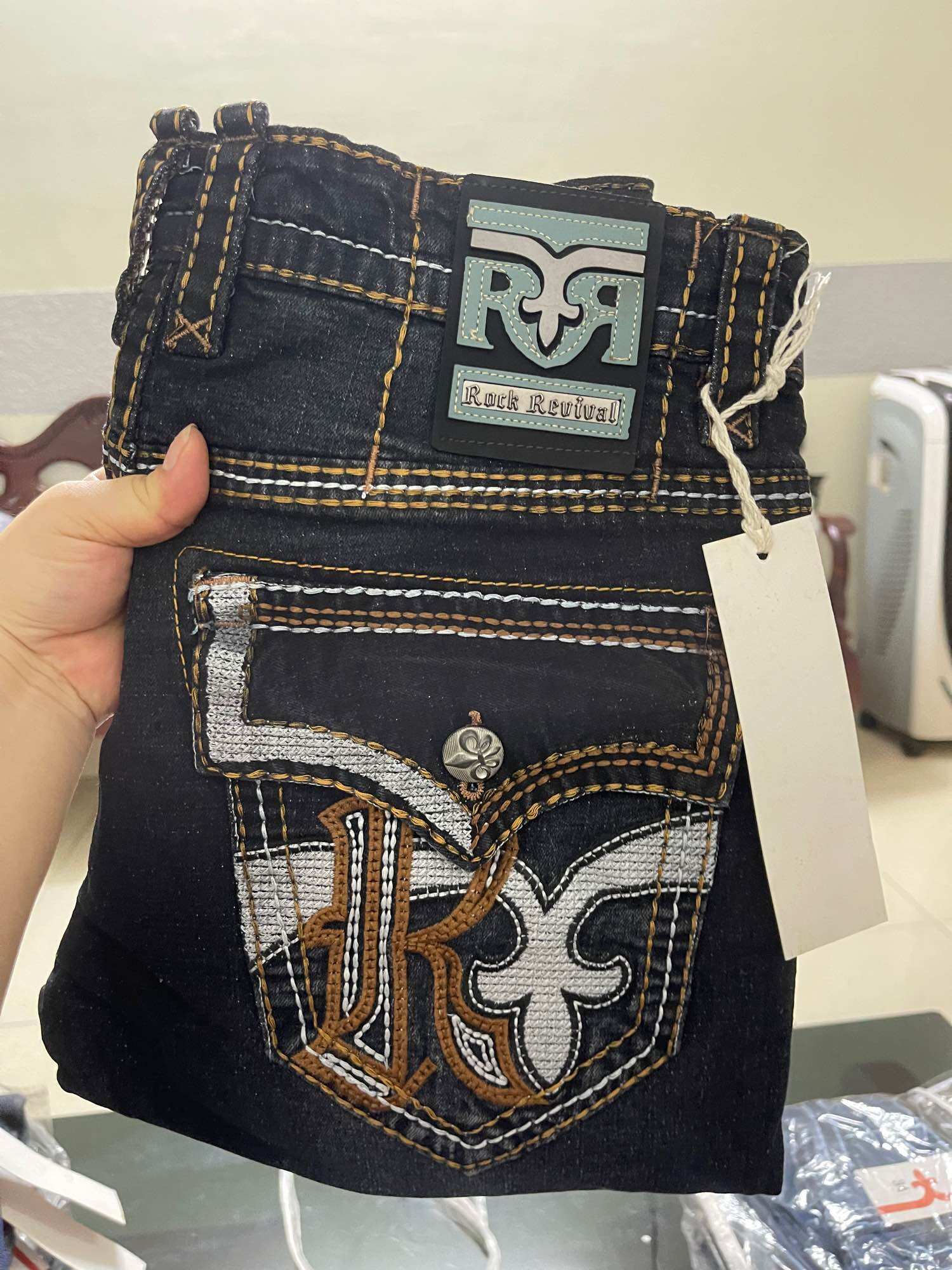 Quần jeans nam nắp túi chỉ nổi