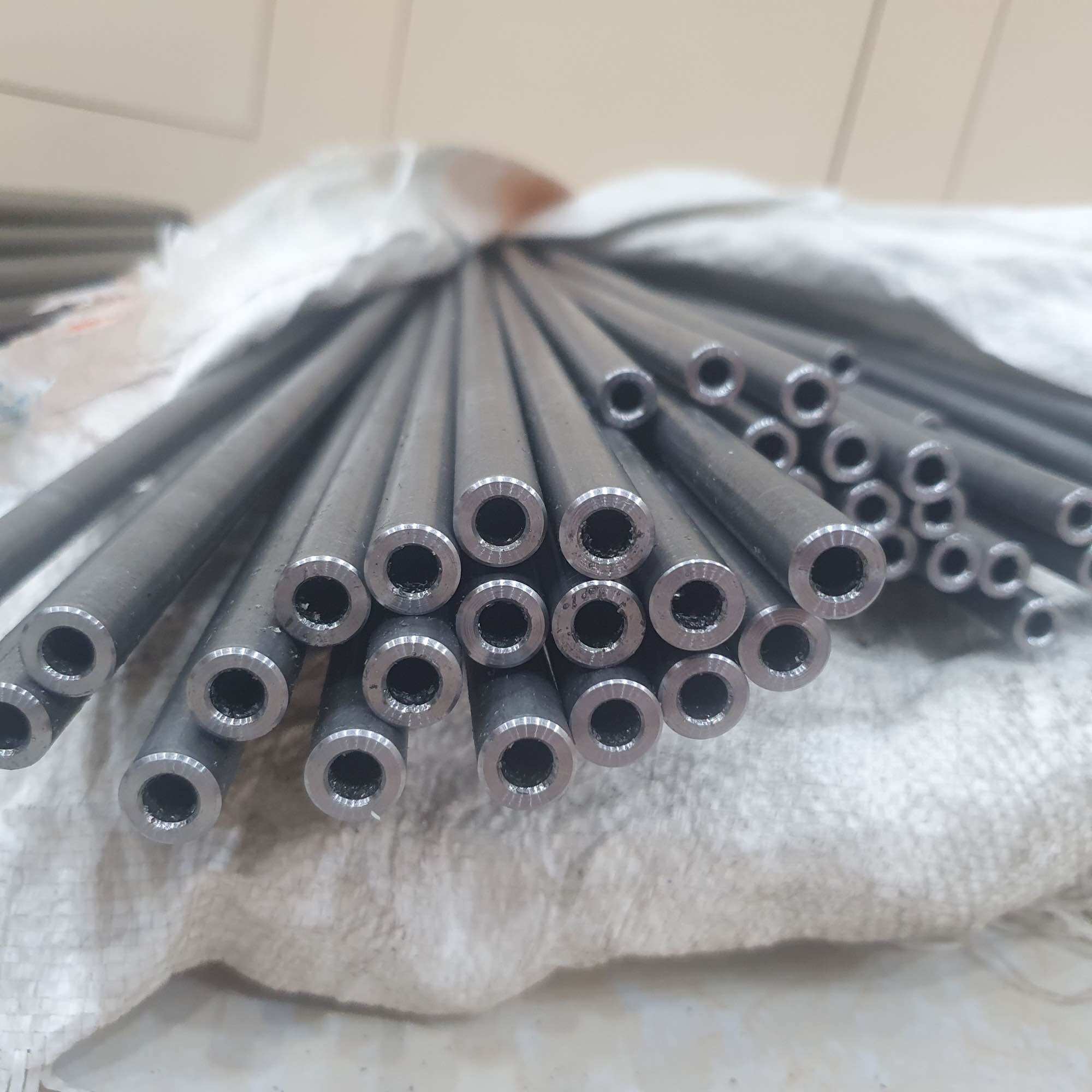 Ống thép đúc 6.4 phi 12 chiều dài 50/60/70/80/90/100/120/130cm