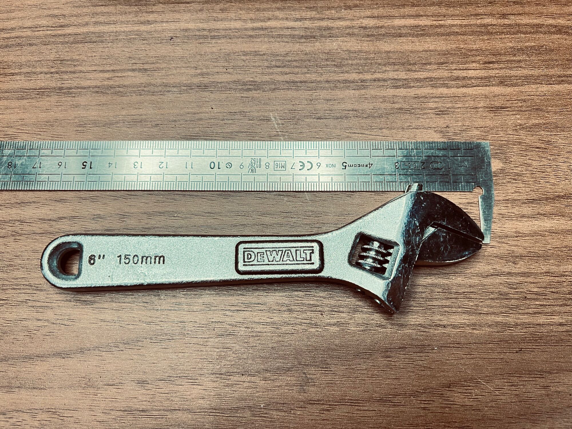 Mỏ lết dewalt 6” 150mm