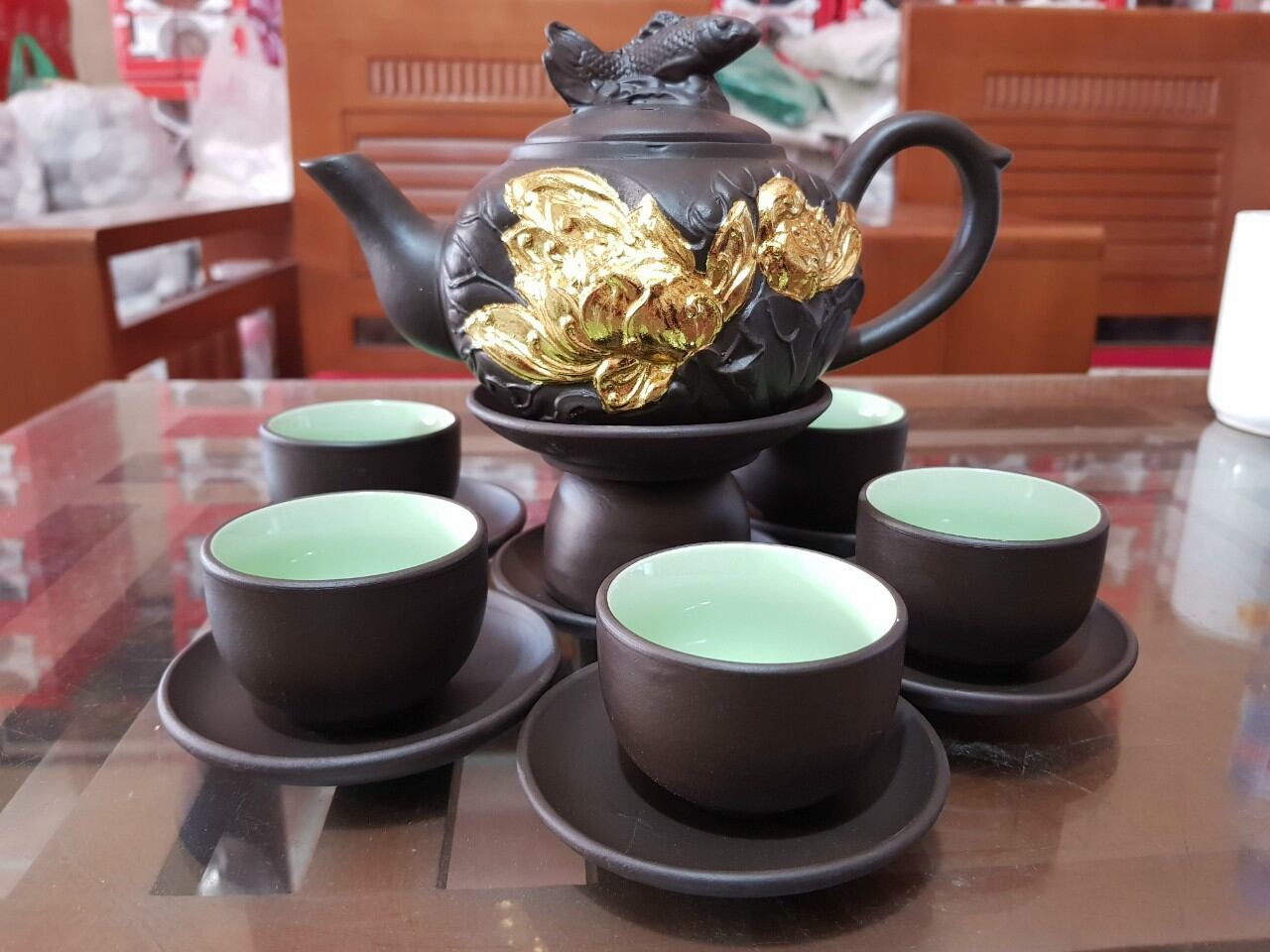 Bộ Ấm Chén Dát Vàng.