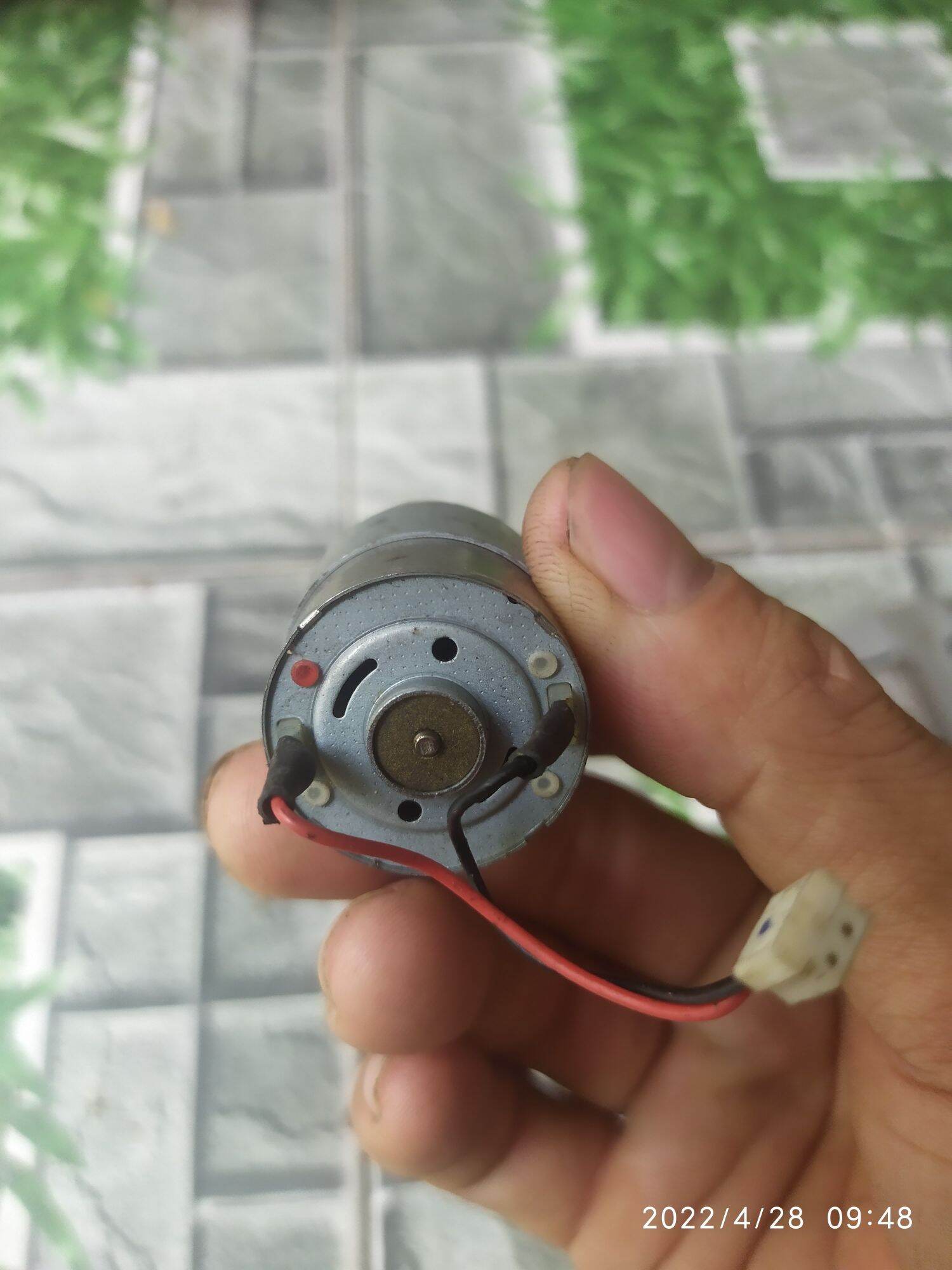 Động cơ chổi than 24v (12v chạy khá mạnh) 8,800 vòng