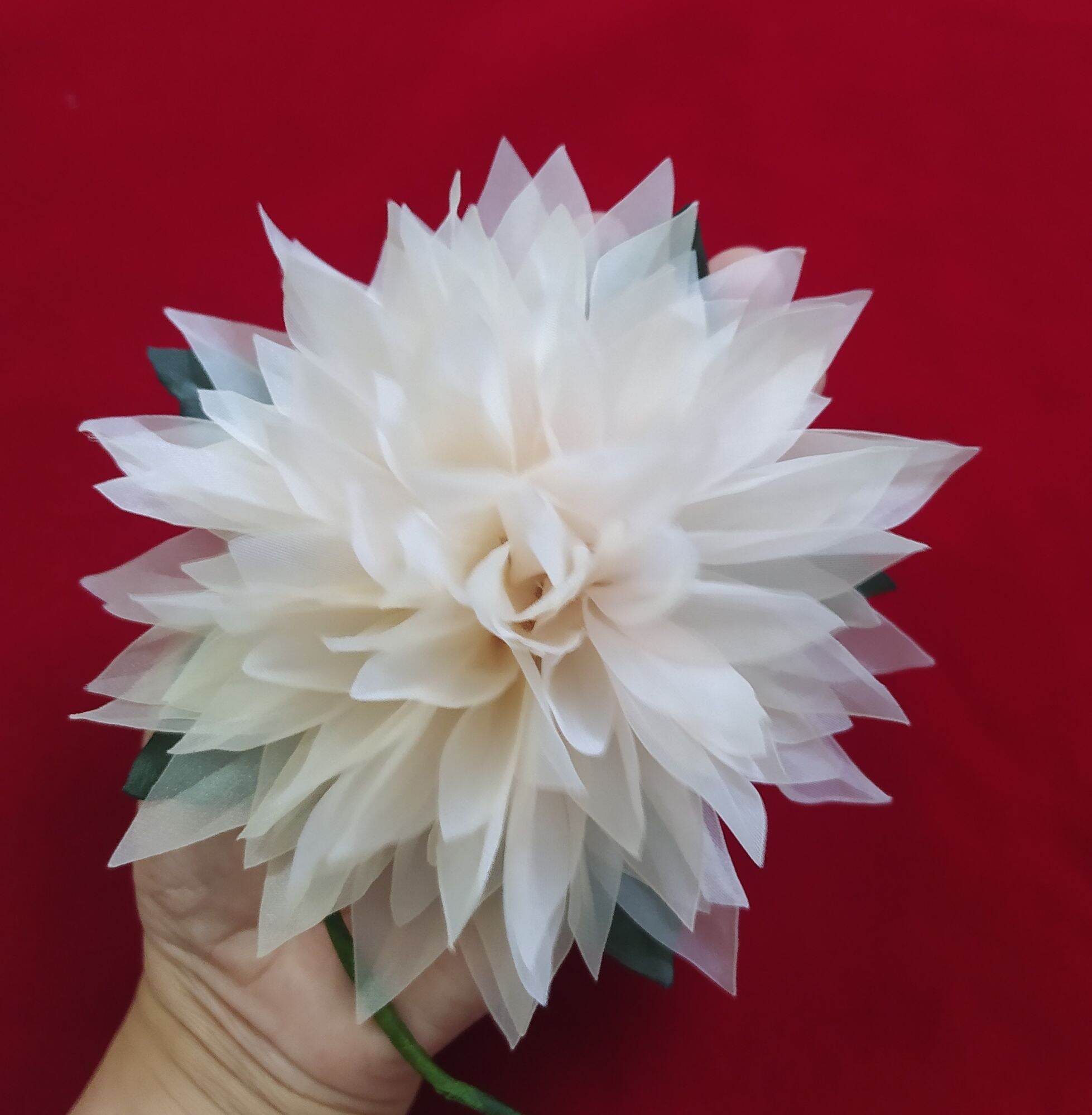 Hoa cài áo handmade Canto size 15-16cm màu kem