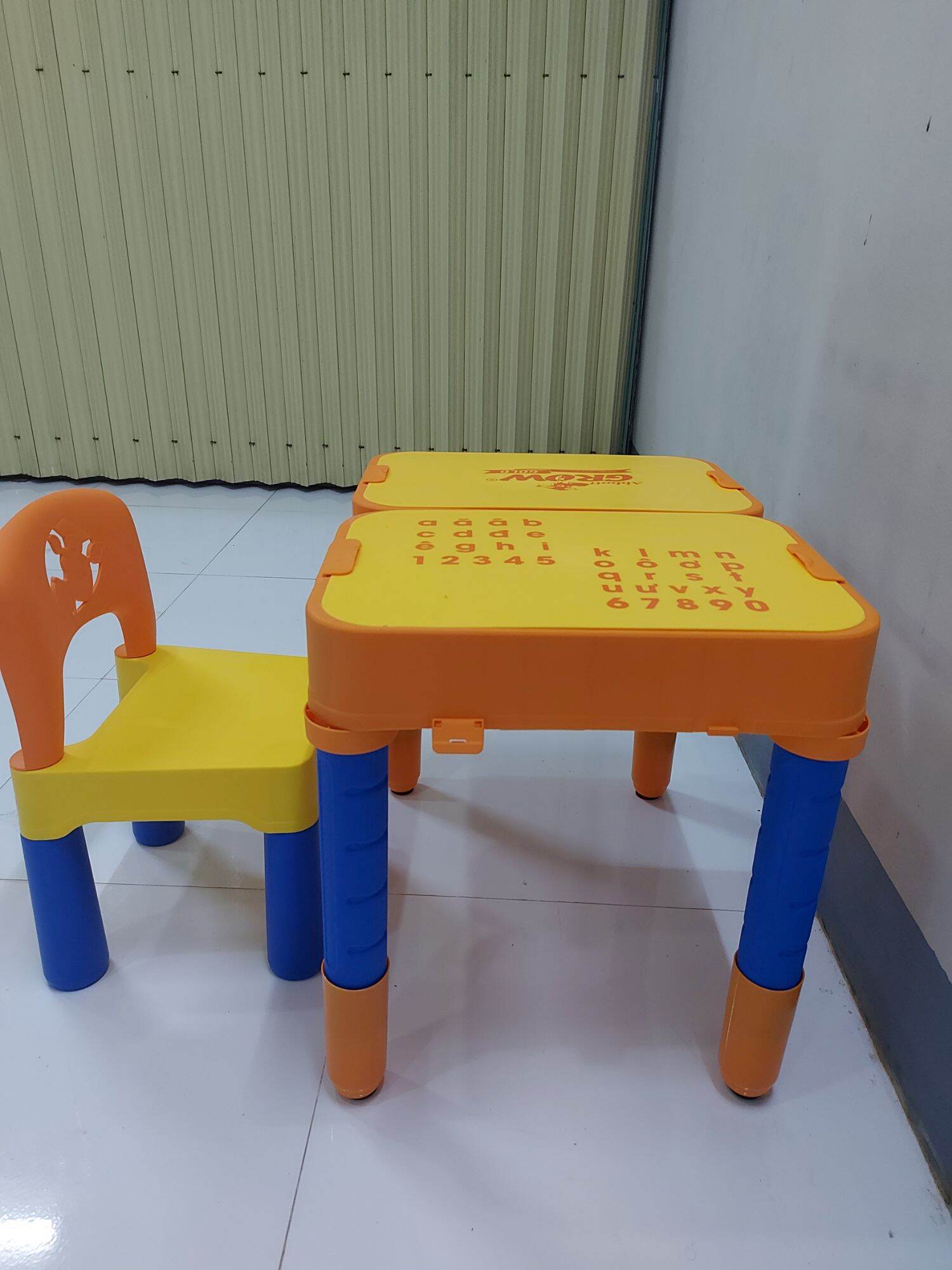 Bàn ghế gấp gọn cho bé