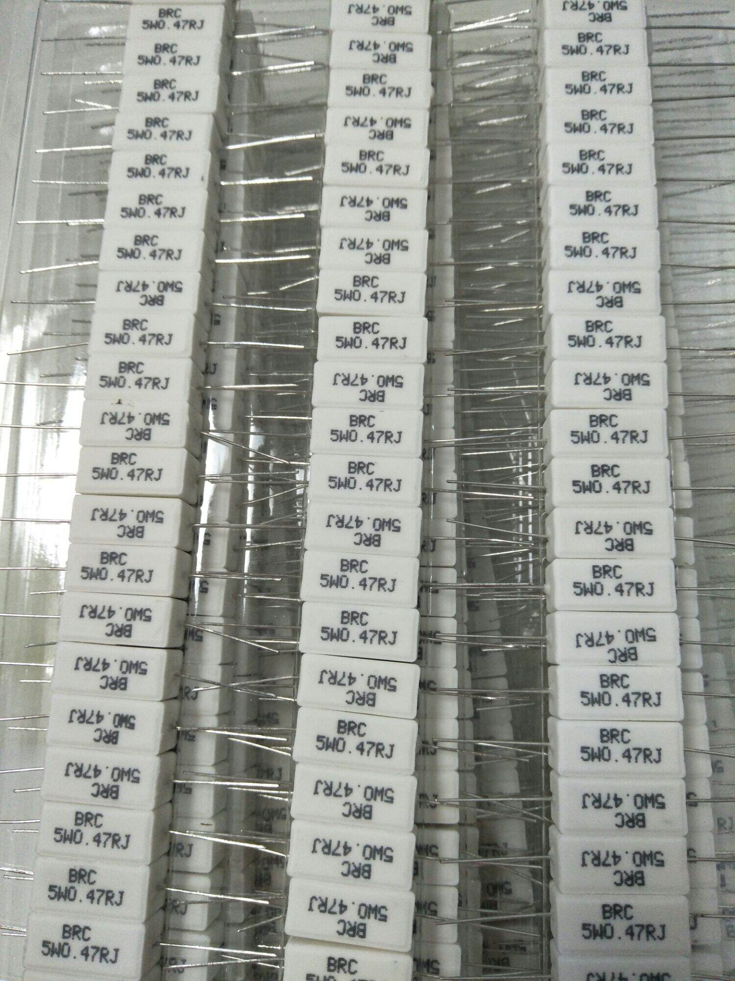 20 trở sứ nằm 0.47 ôm 5 w