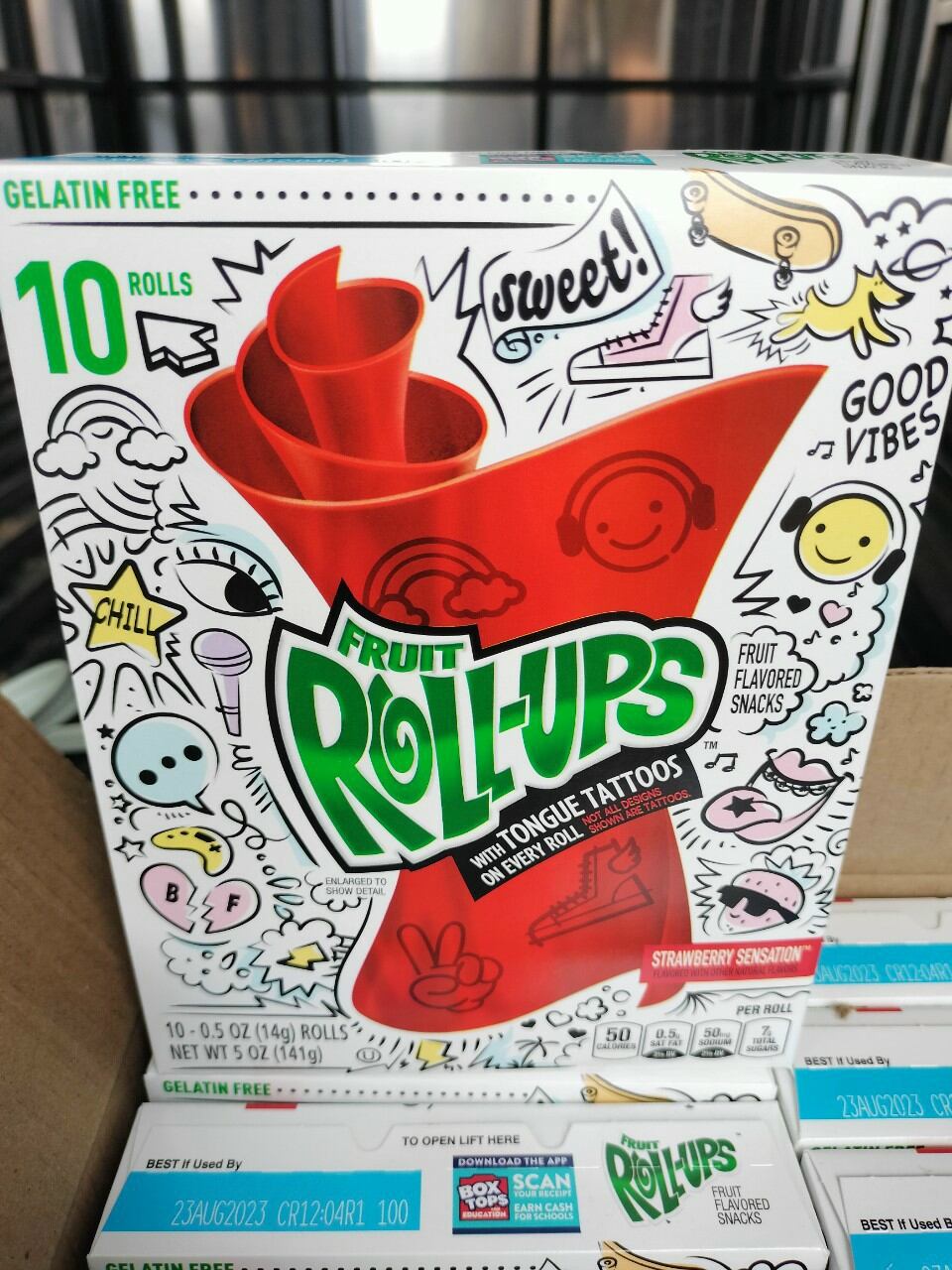 Kẹo dẻo cuộn Fruit Roll ups strawberry - Mỹ