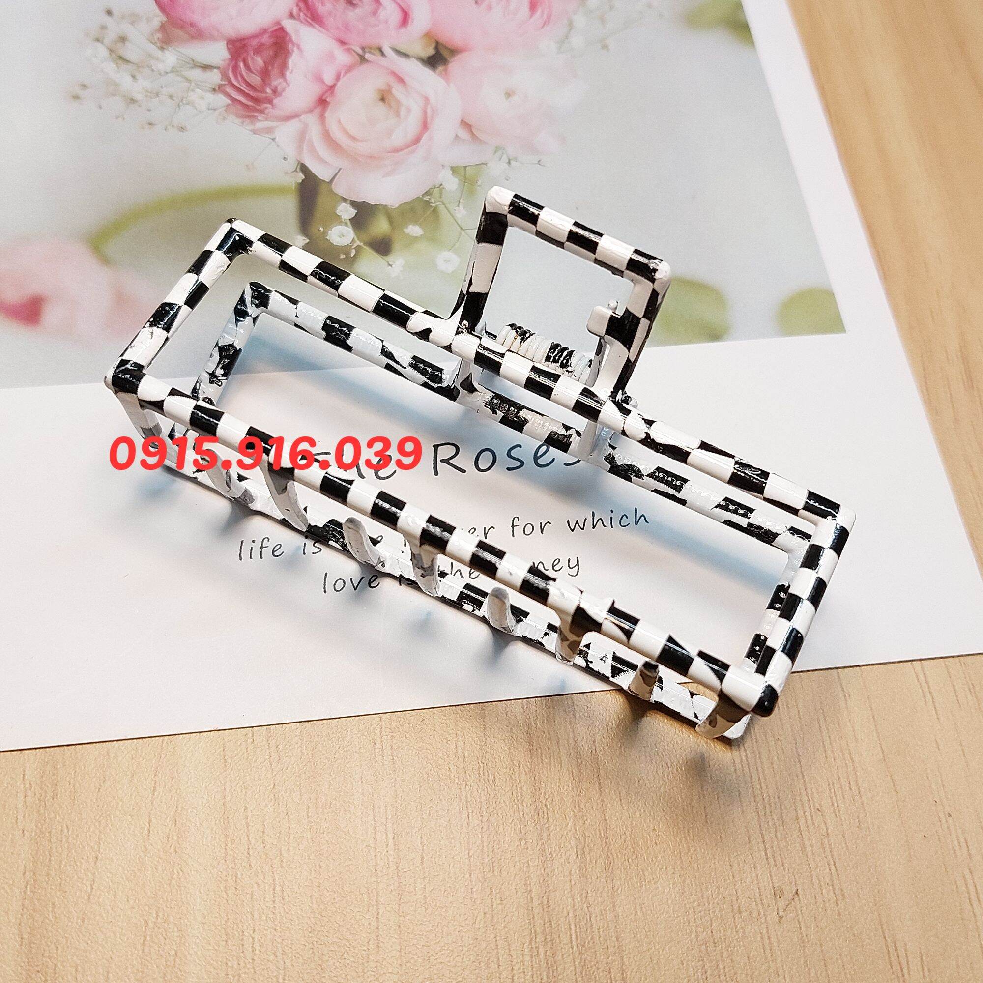 Kẹp Tóc Kim Loại Caro Sọc Trắng Đen