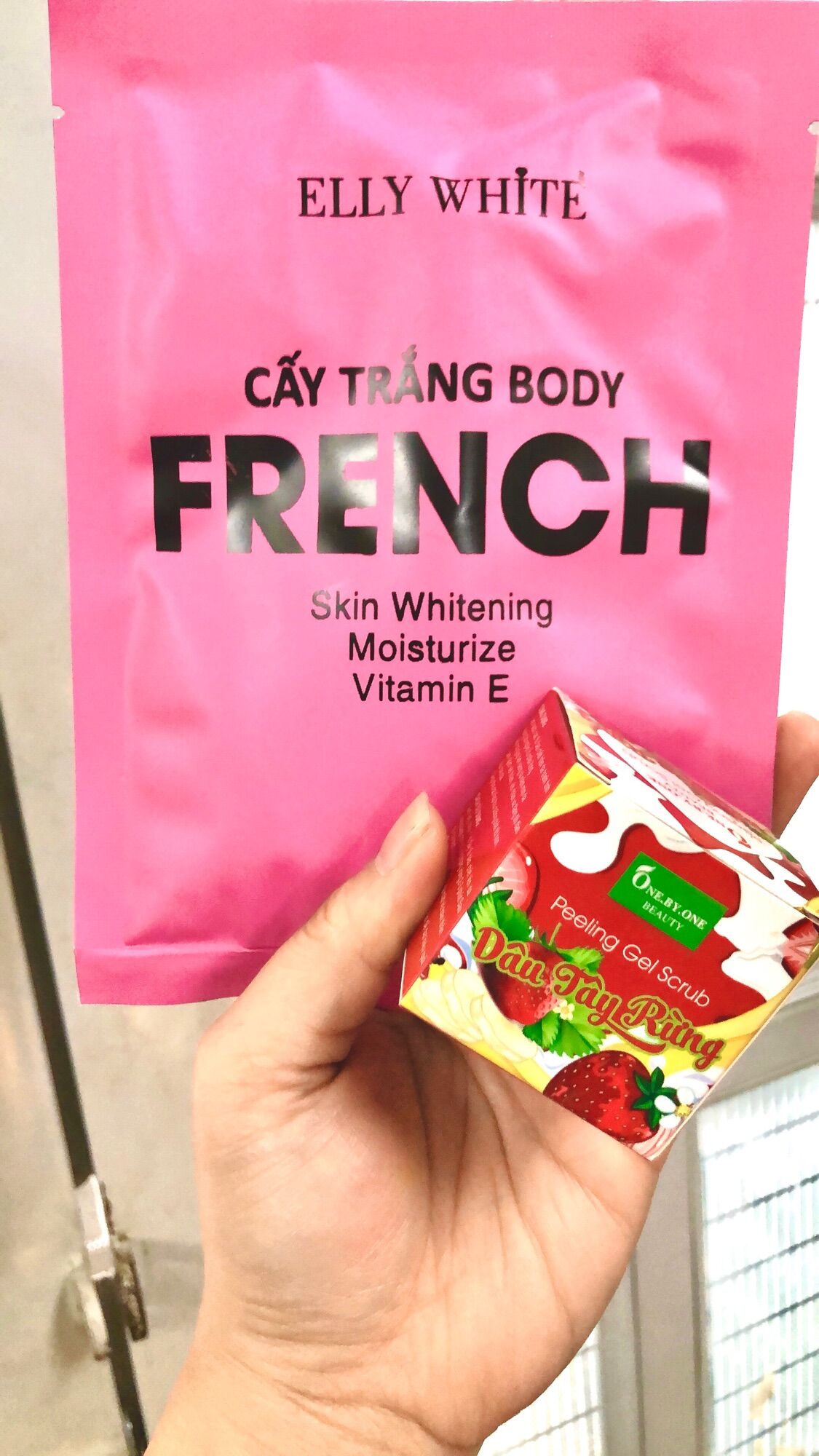 Combo tắm cấy siêu trắng saffron nhân sâm và gel tẩy da chết face dâu tây rừng - - Chuyên mỹ phẩm giá sỉ Meo Mập