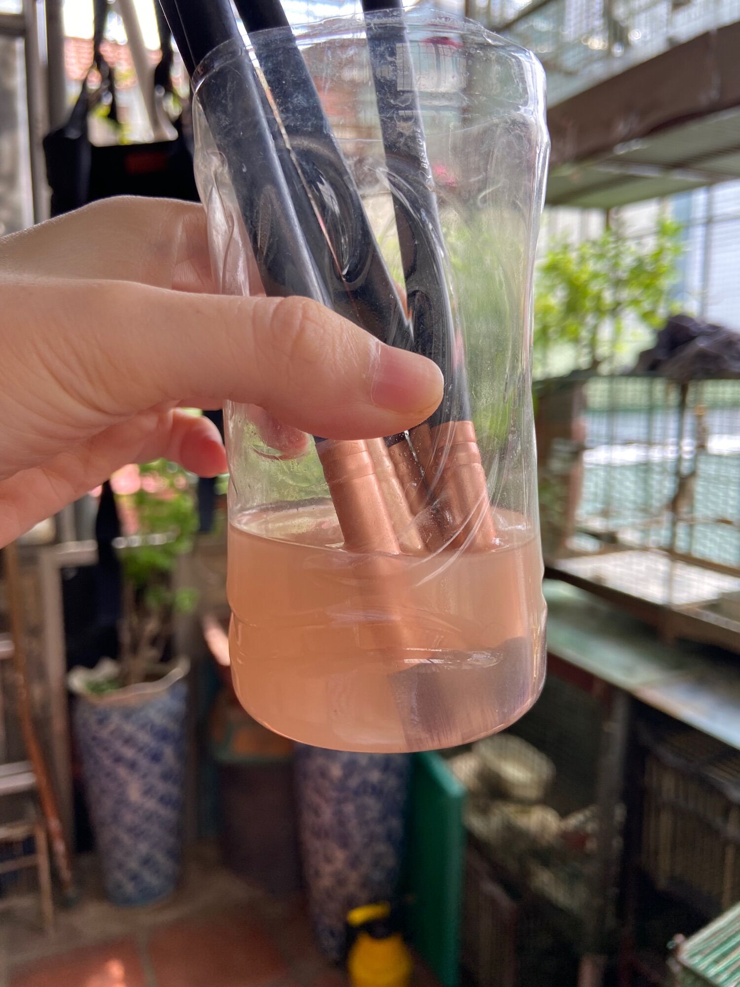 NƯỚC RỬA CỌ TRANG ĐIỂM DAISO NHẬT