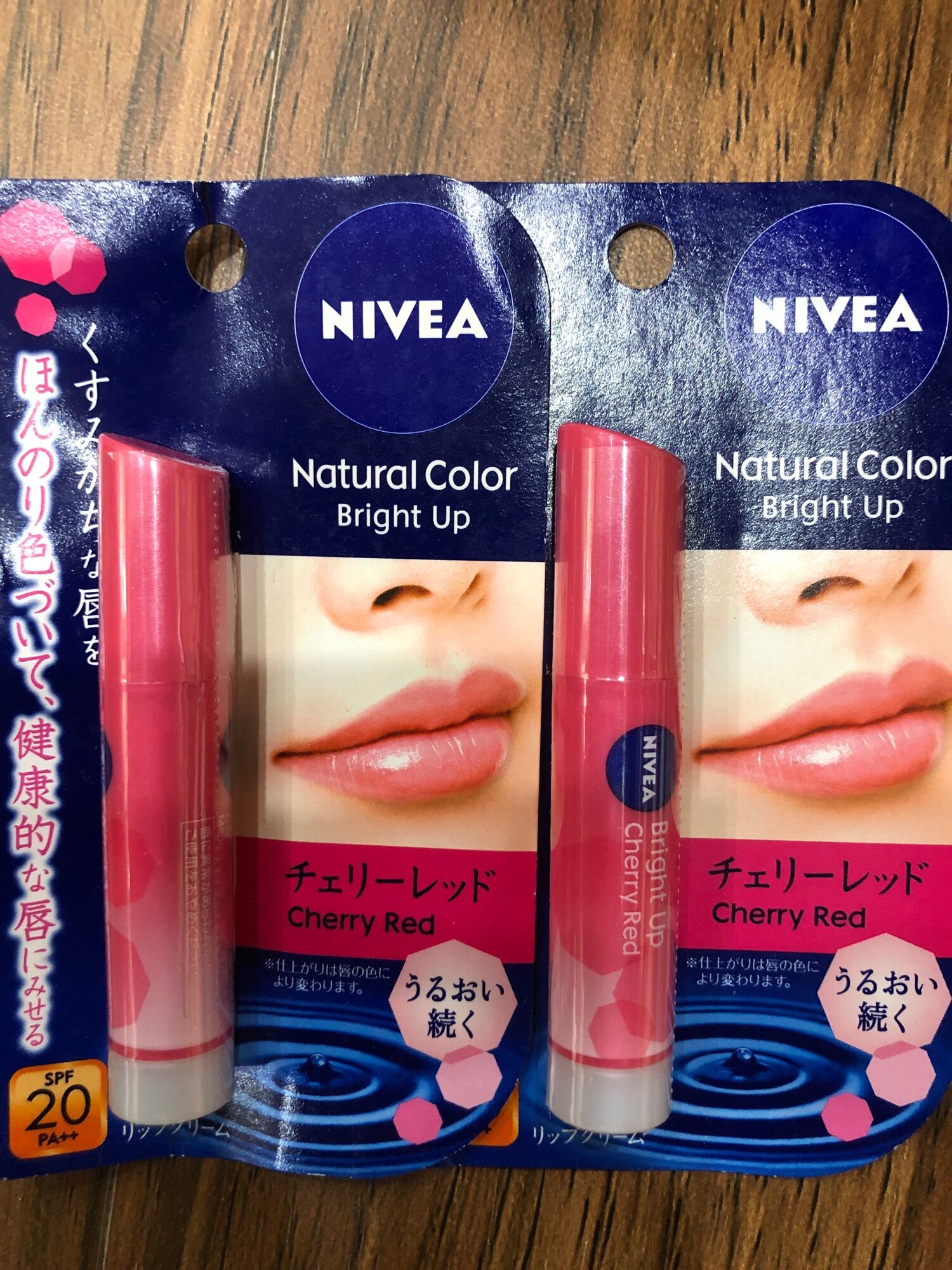 Son dưỡng môi có màu NIVEA Nhật Bản Natural Color SPF20 PA++ (Màu Cherry Red)