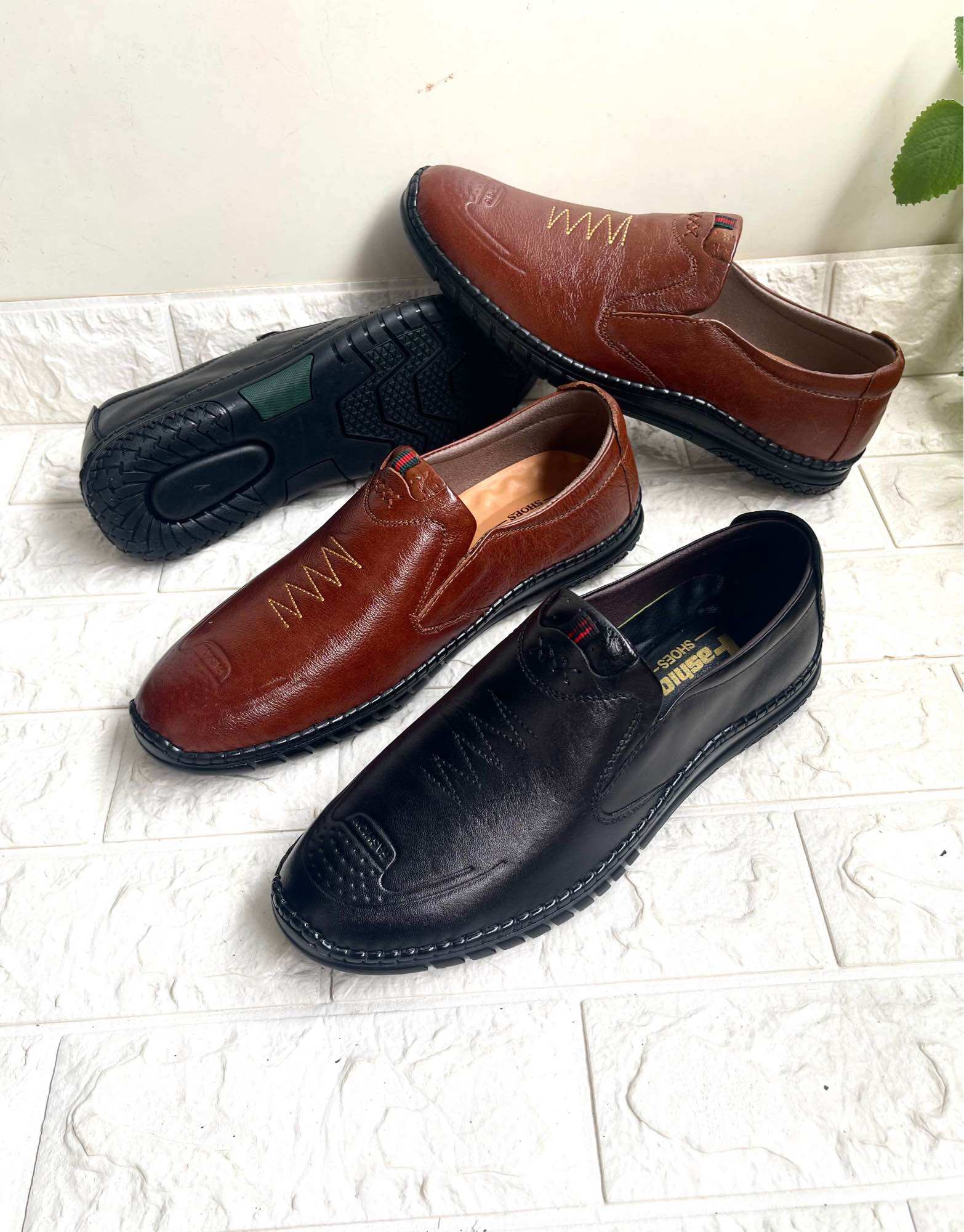 Giày lười nam da bò cao cấp..kiểu dáng đẹp..size từ 37-42 mang êm chân..size từ 37 -42..đế khâu sẵn toàn bộ rất chắc chắn