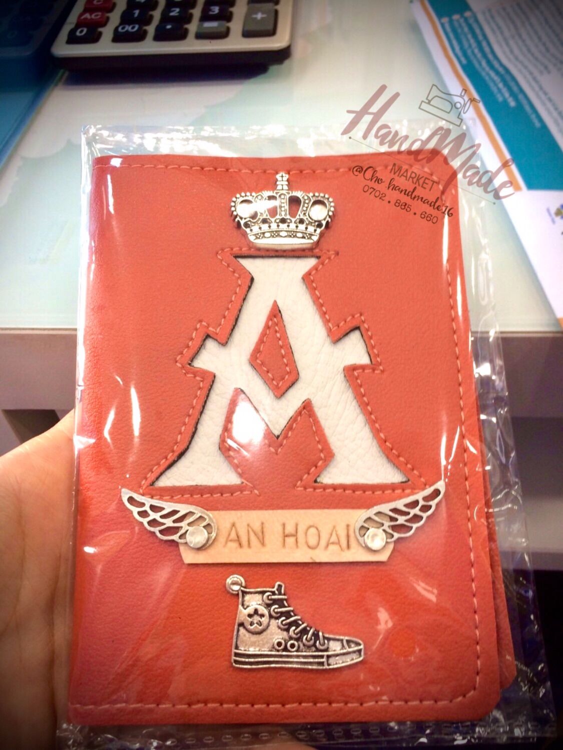 Vỏ hộ chiếu may chữ cái, bao hộ chiếu khắc tên chủ nhân, bọc hộ chiếu có tên, passport cover, bao da hộ chiếu