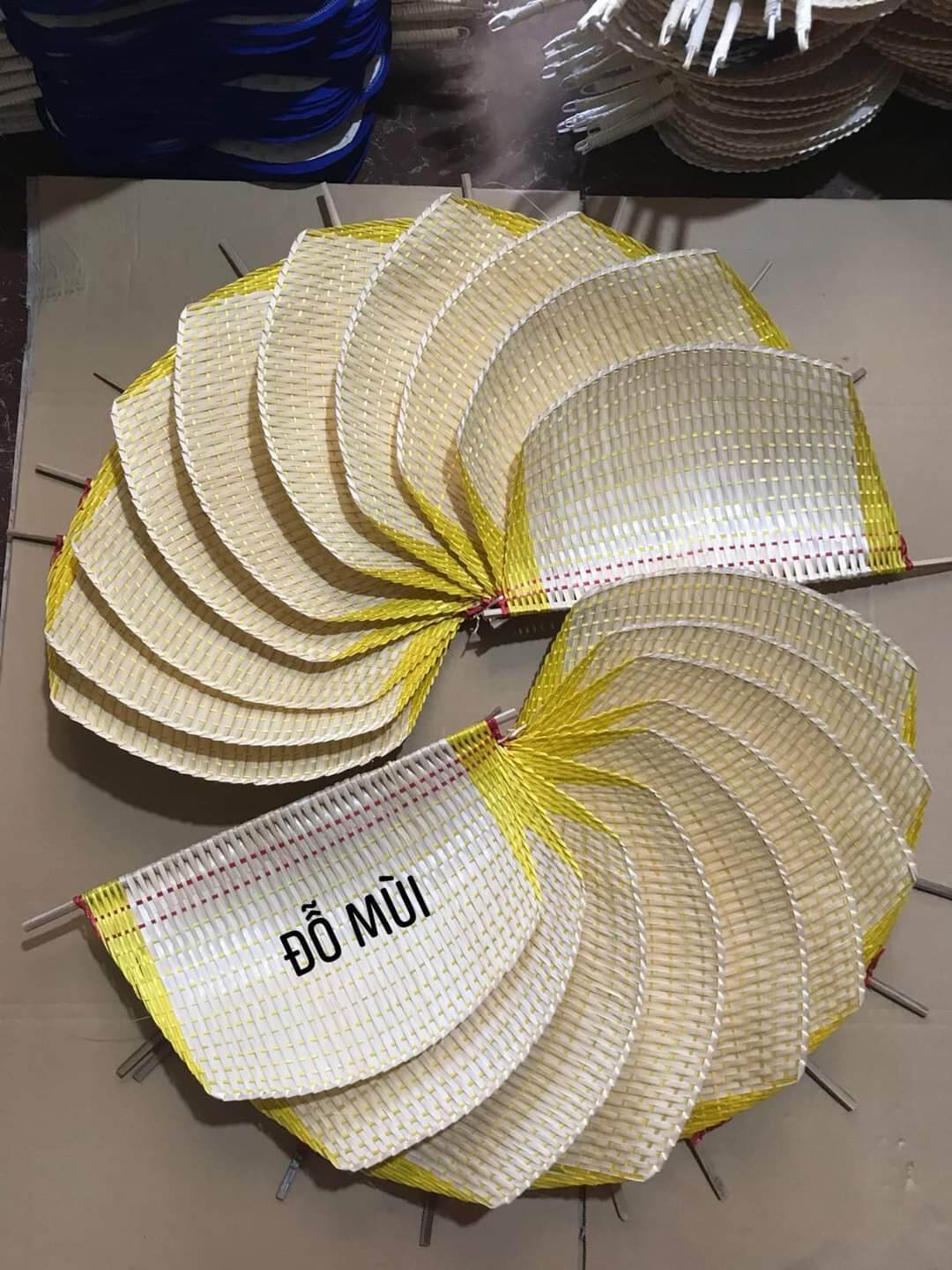 Quạt nan tre quạt tre cầm tay lh 0978945425