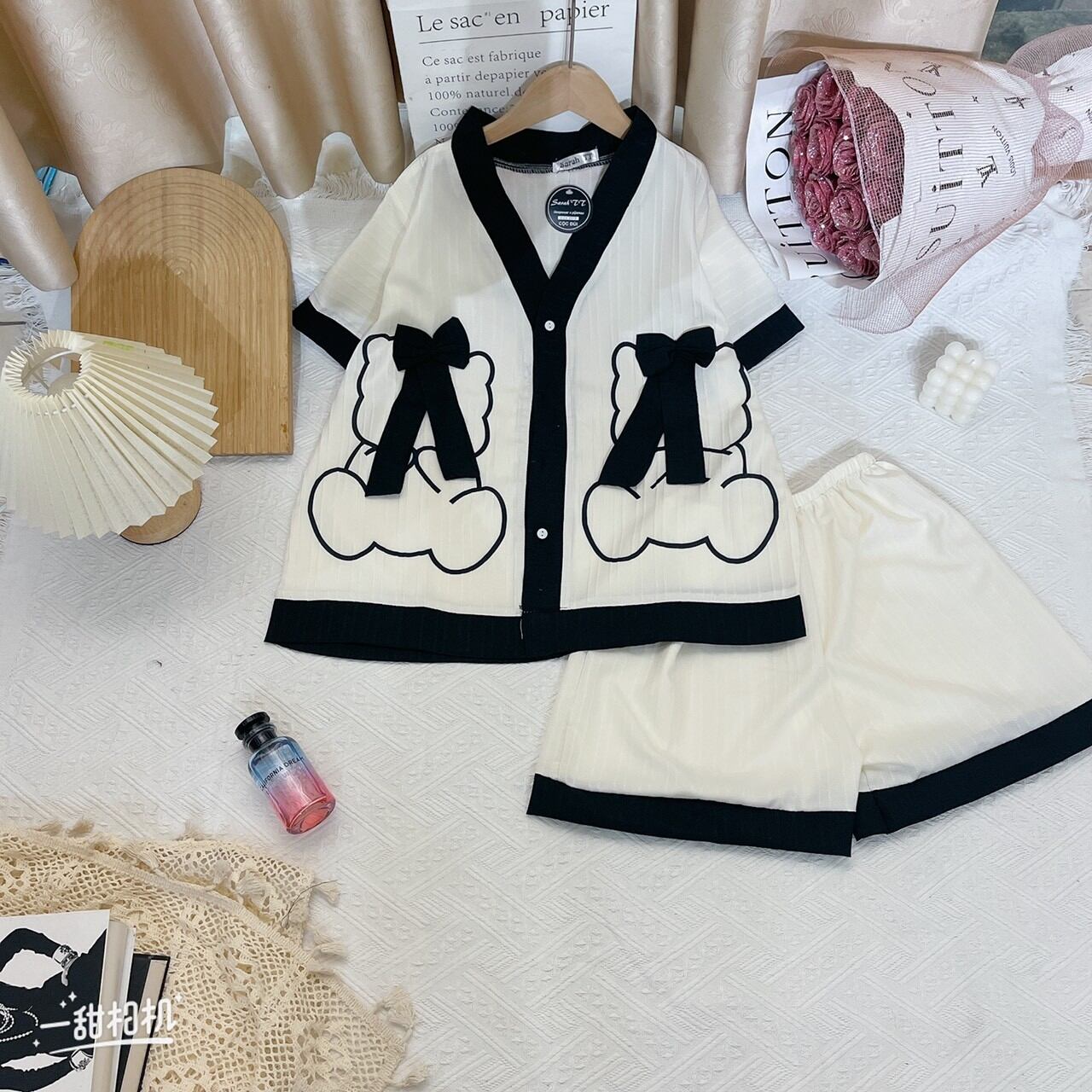 Sét bộ đùi  Pyjama nơ cổ Y phối viền.