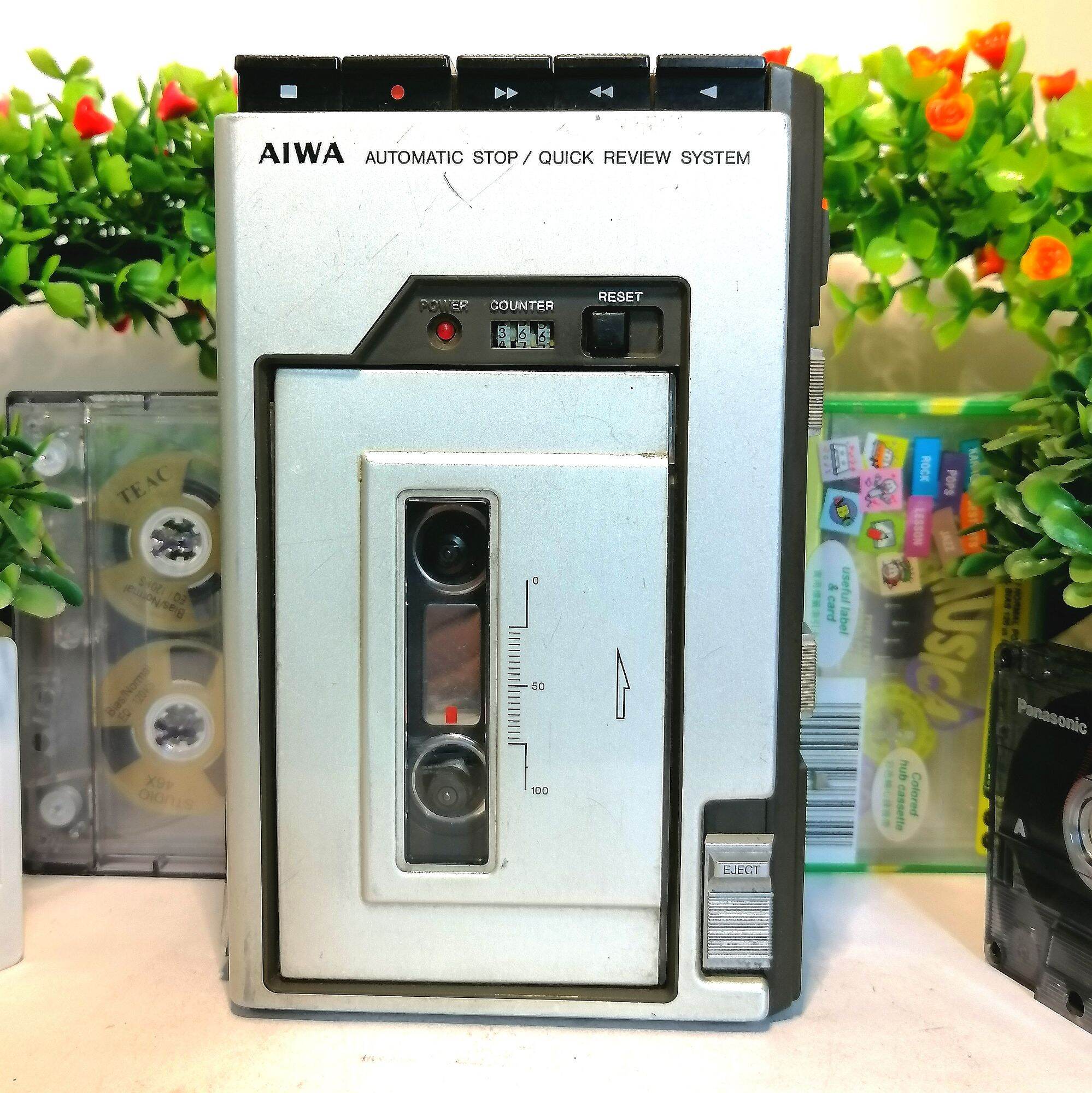 Đài cassette cầm tay AIWA TP-20 vỏ nhôm sang trọng có loa ngoài âm thanh