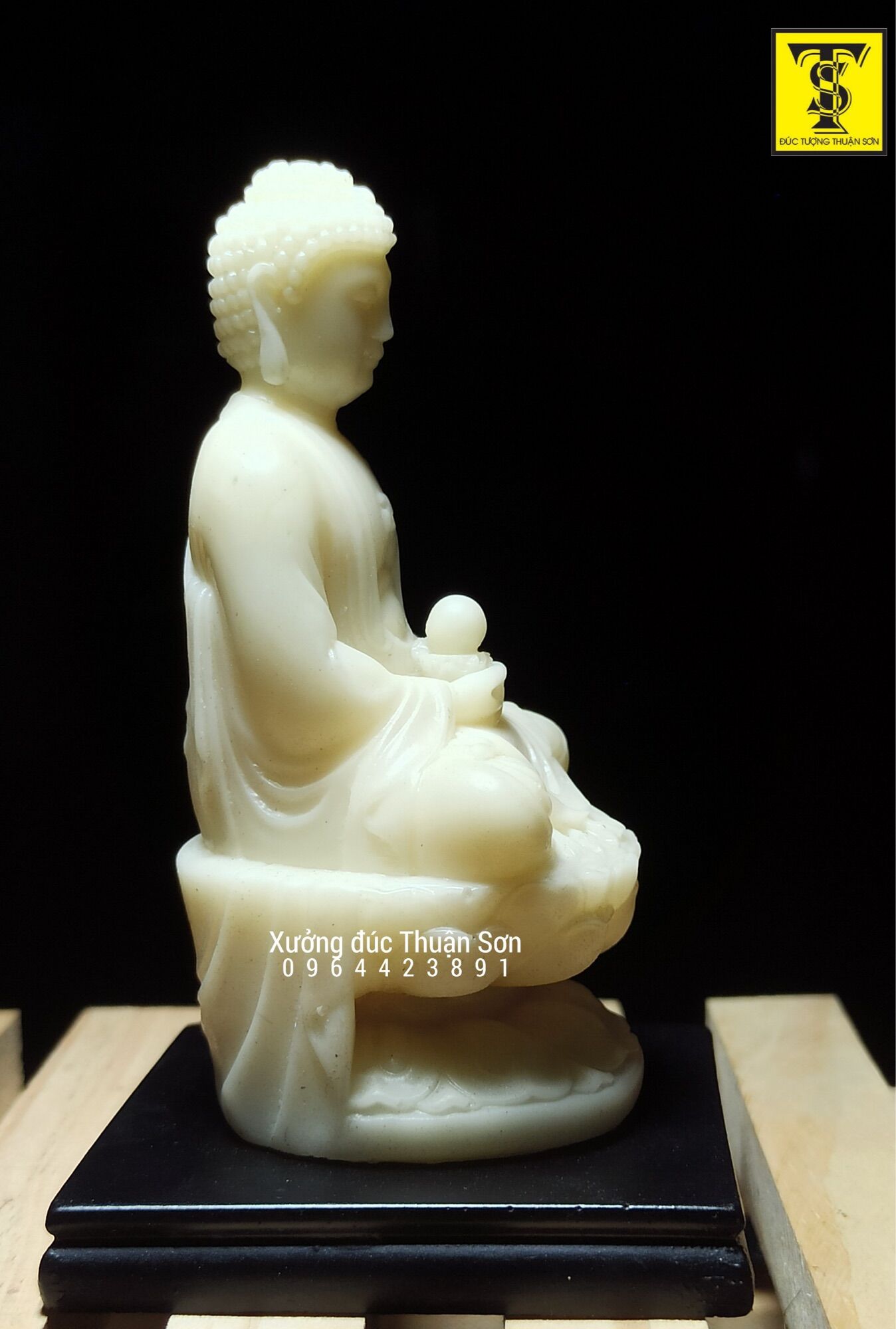 TƯỢNG PHẬT A DI ĐÀ bưng ngọc cao 11cm
