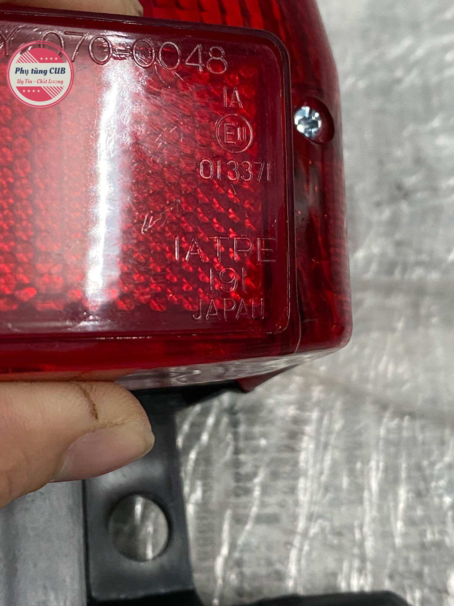 Đèn hậu xe cub 82-84-Dd loại đặc biệt ( chụp Thái, đế lô )