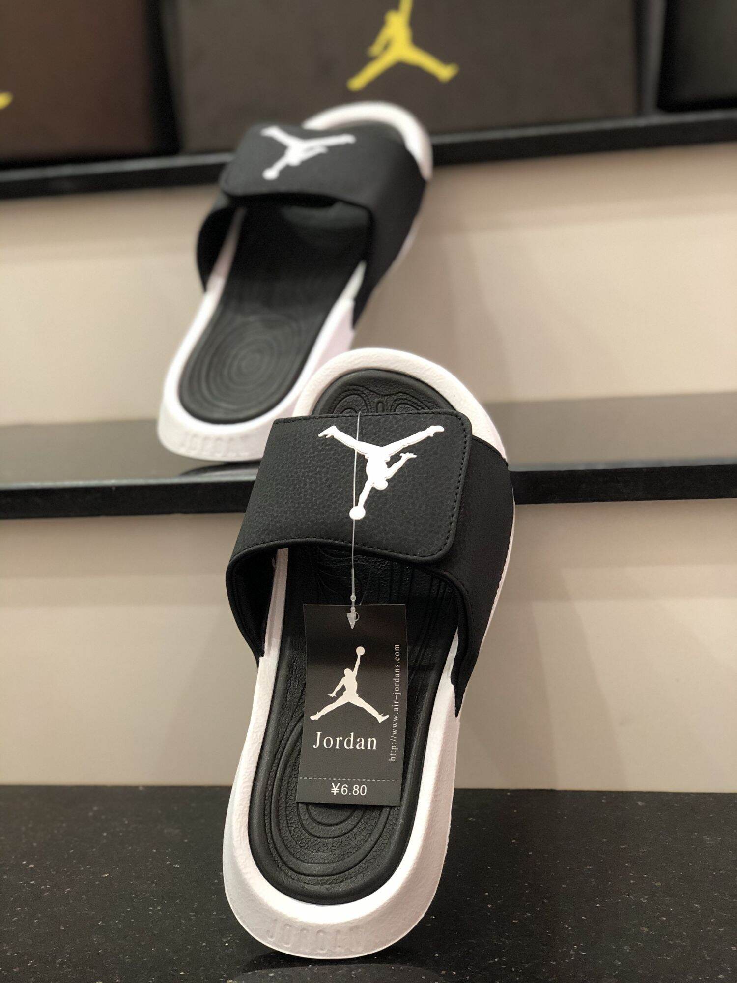 [HCM]Dép jordan Đen Trắng