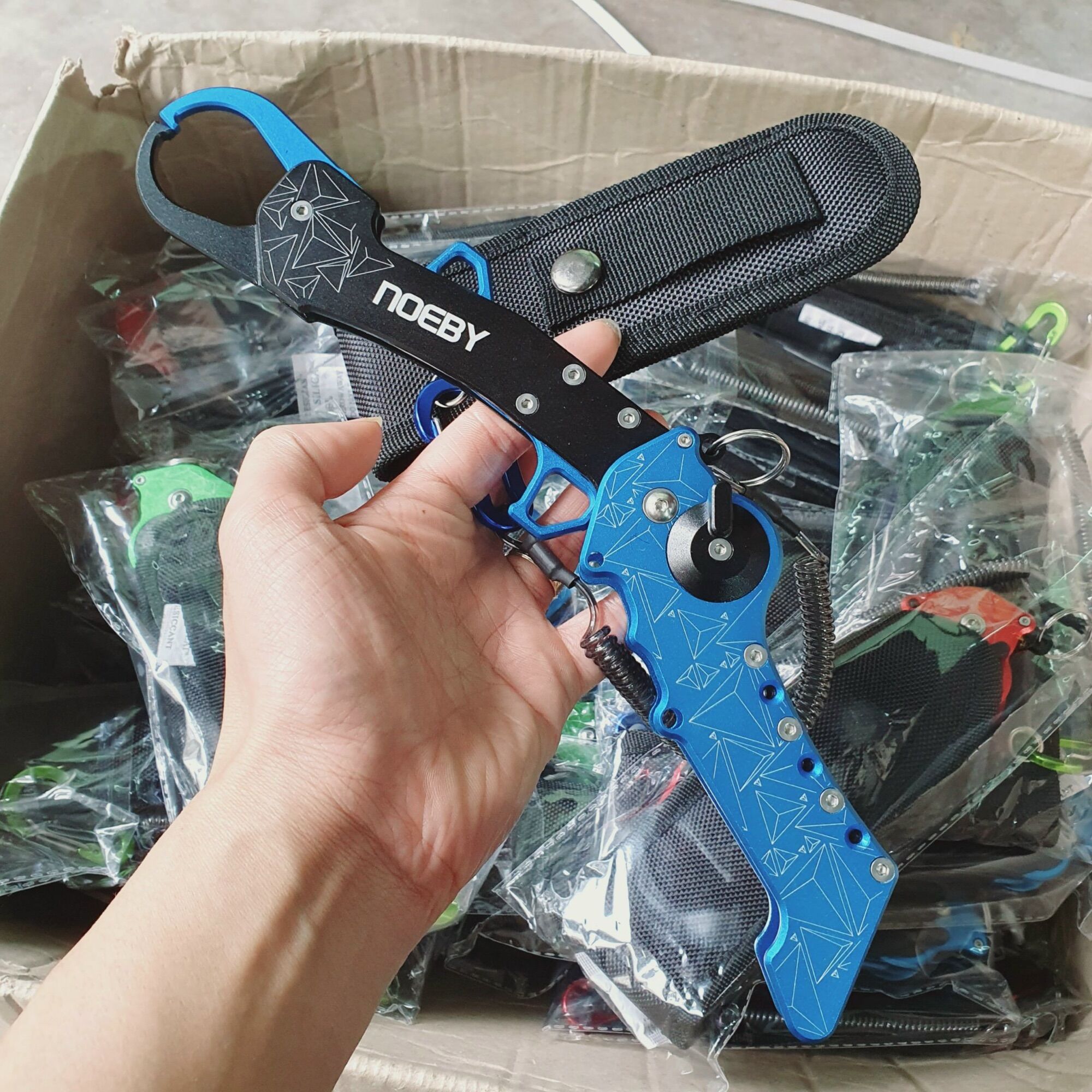 Kìm kẹp cá Noeby