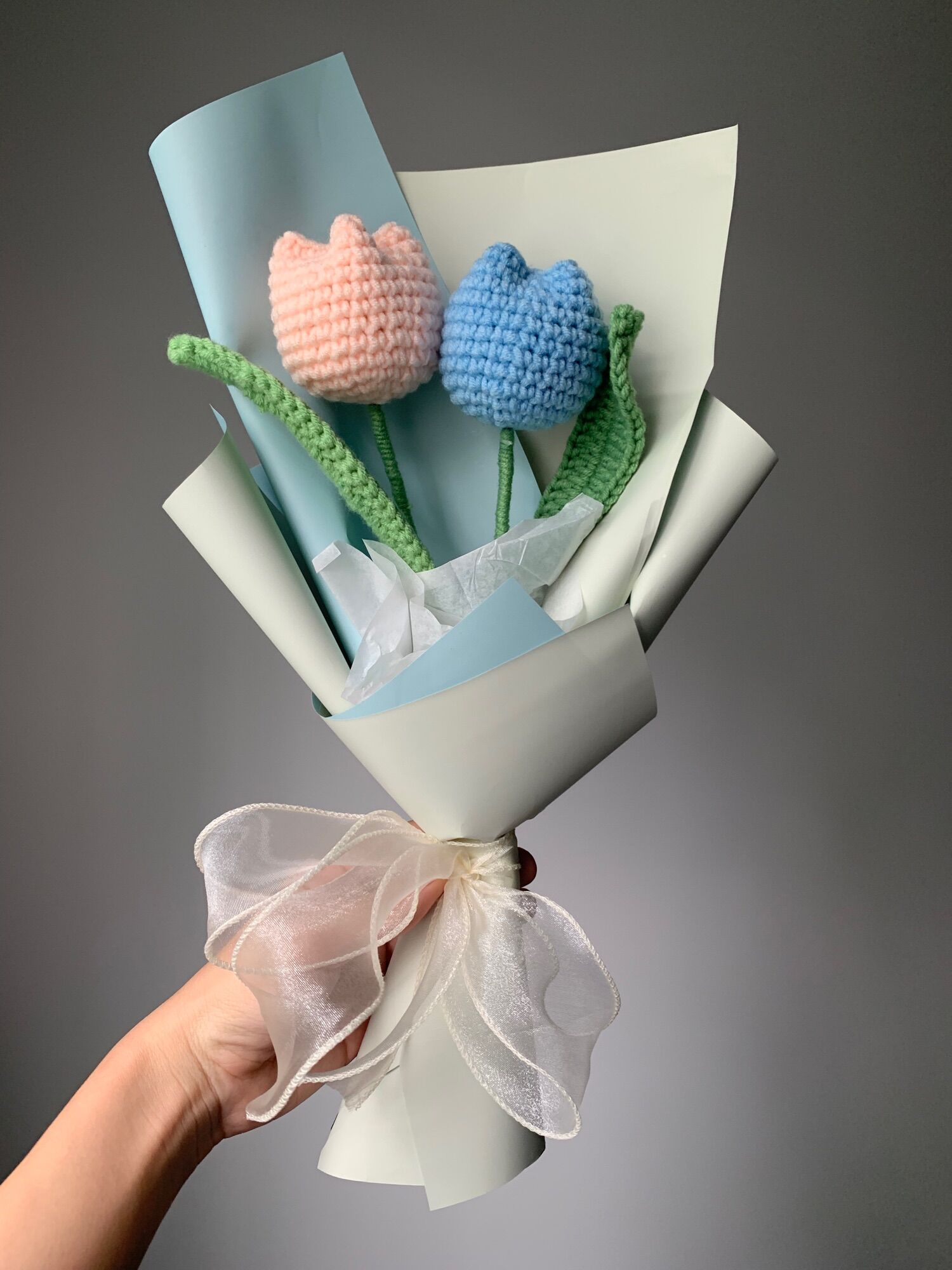 Bó hoa tulip len móc