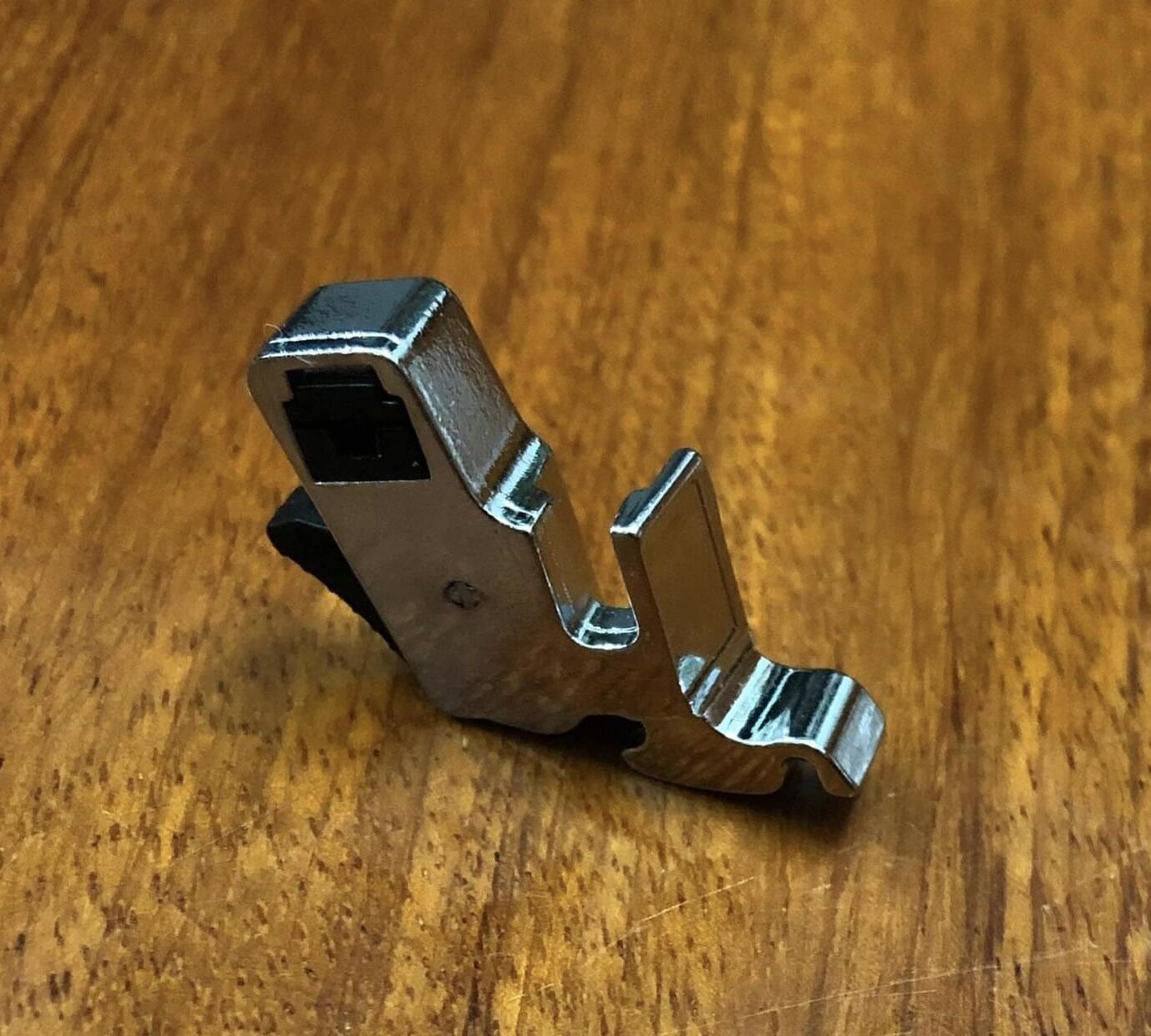 Nối gắp chân vịt dùng cho các loại máy may gia đình đa chức năng