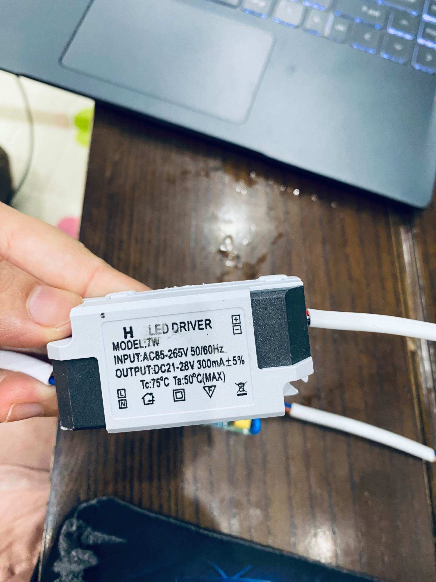 Nguồn âm trần trần 7w đổi màu