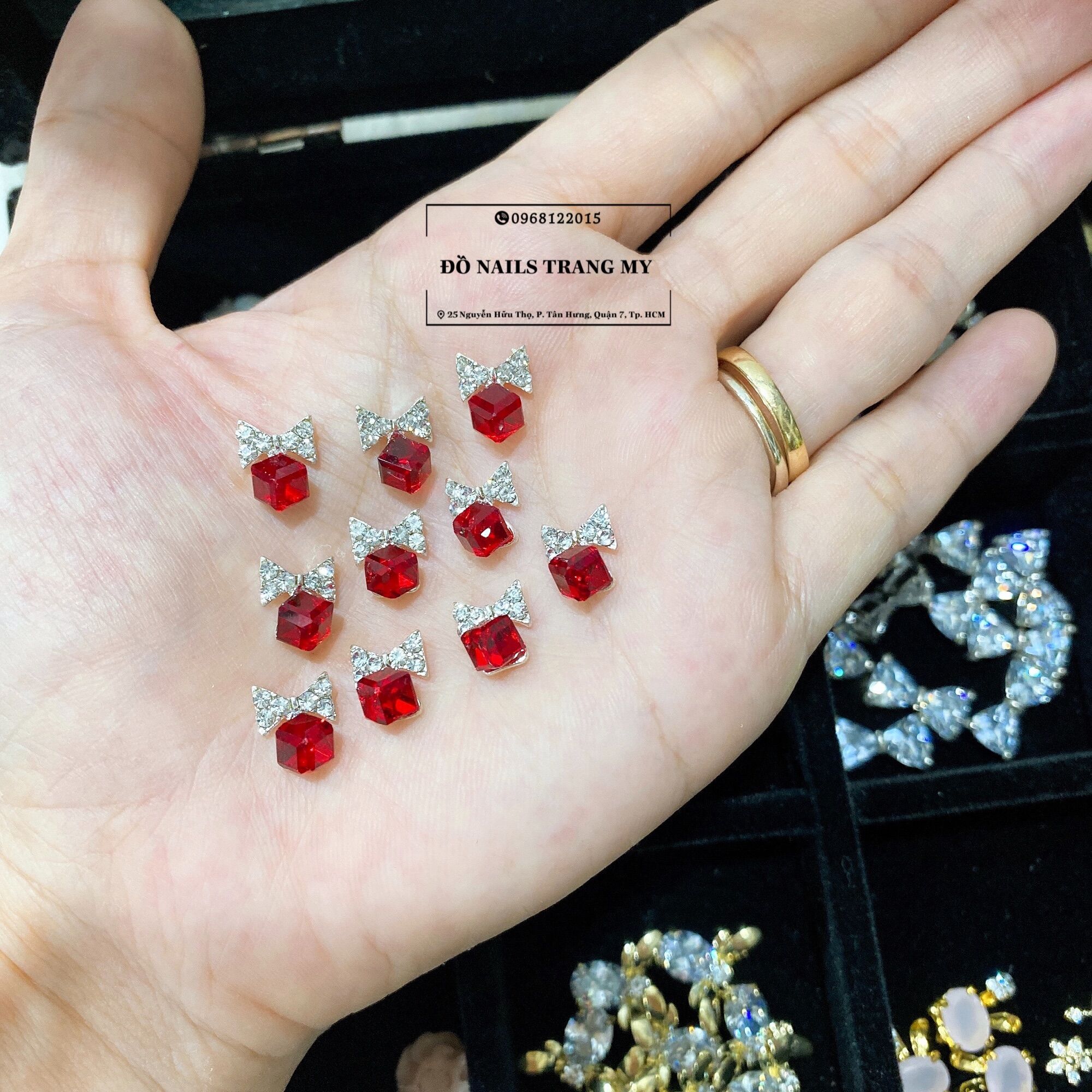 Charm nail gắn móng