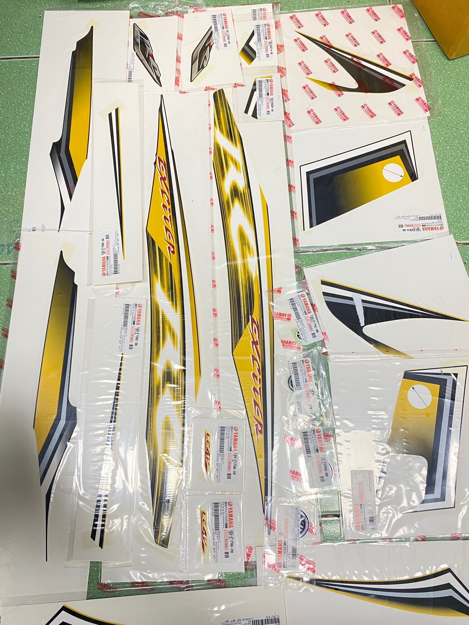 Tem RC vàng đen 2010 exciter 135 chính hãng