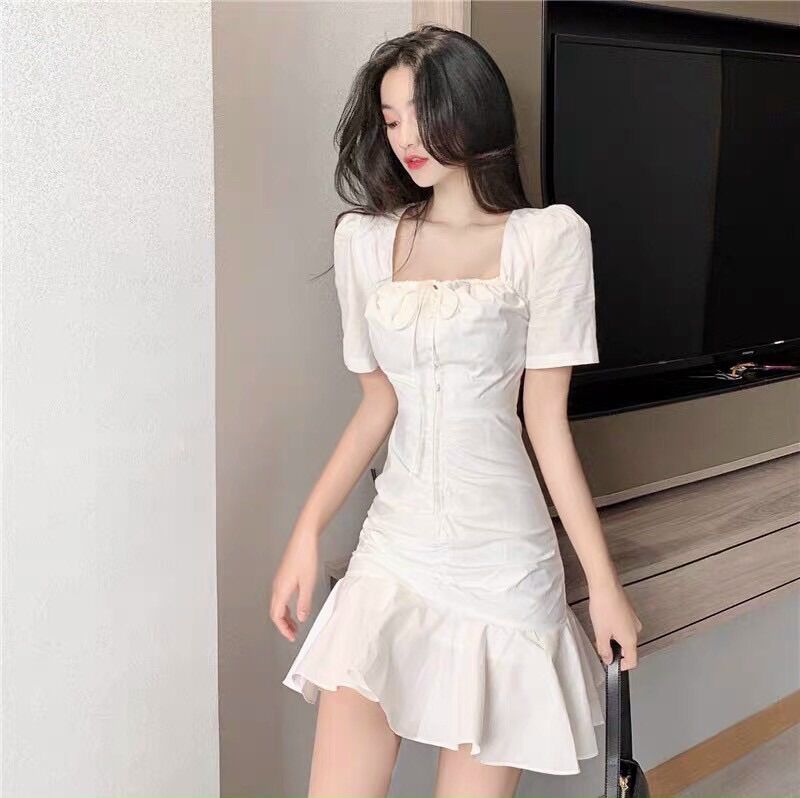 Đầm cổ vuông đuôi cá thắt nơ ngực