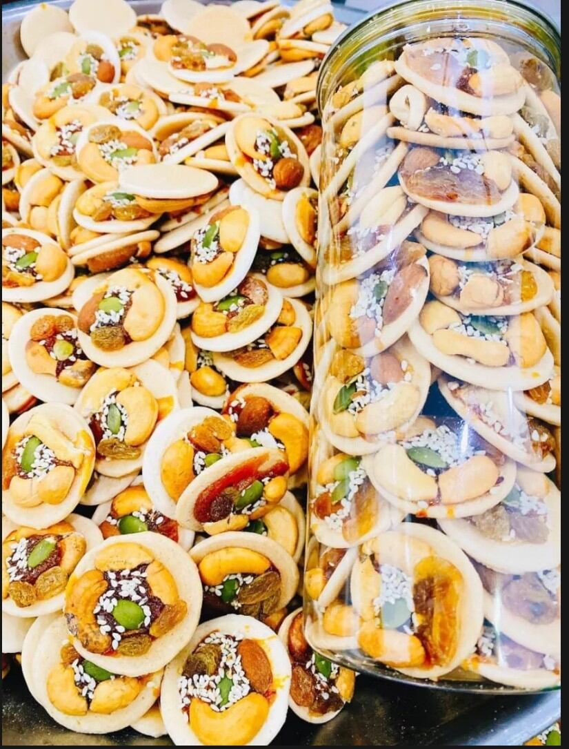 Bánh hạnh nhân / bánh đồng tiền mix hạt hạnh nhân, hạt điều, hạt bí, nho khô, hủ 500gr chất lượng hảo hạng, thơm ngon .