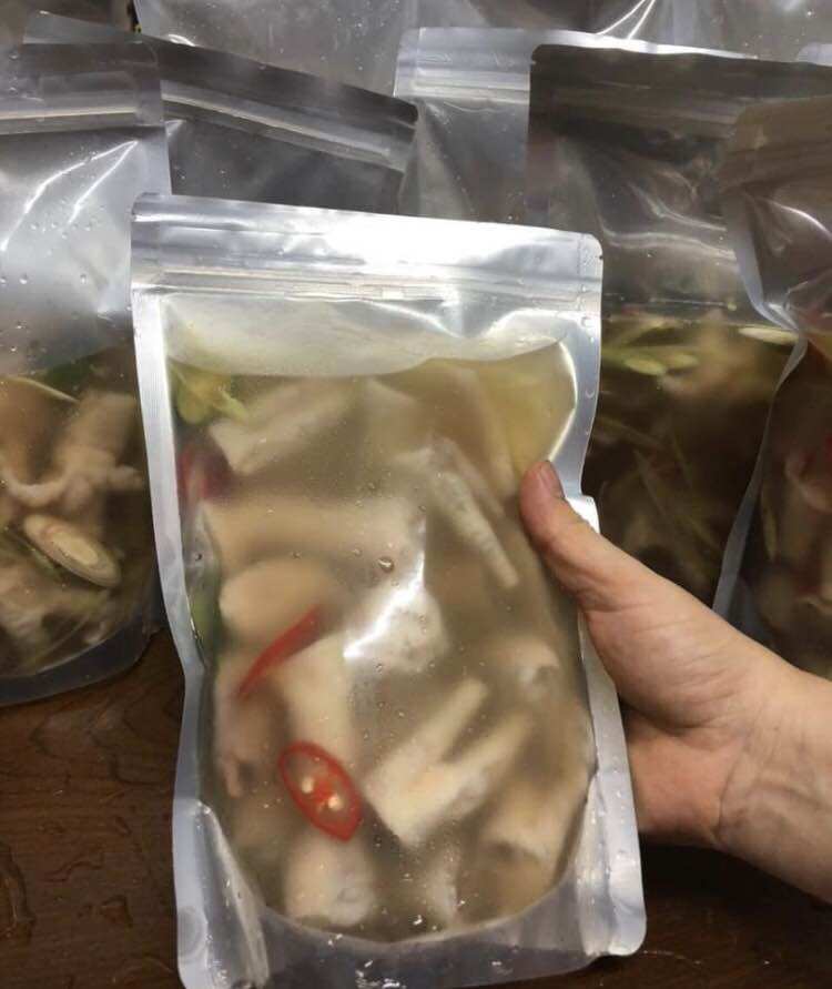 Chân gà ngâm sả tắc