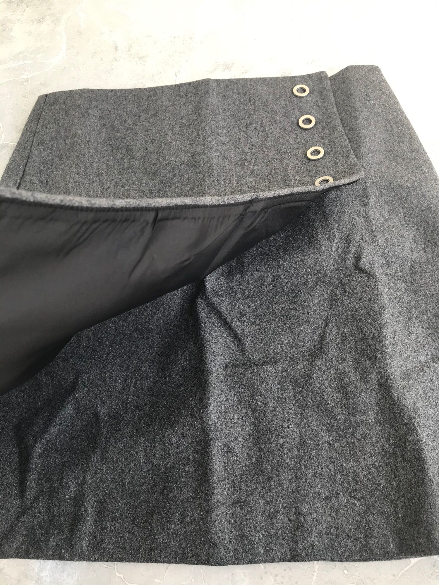 Chân váy chất nỉ màu xám đậm size S