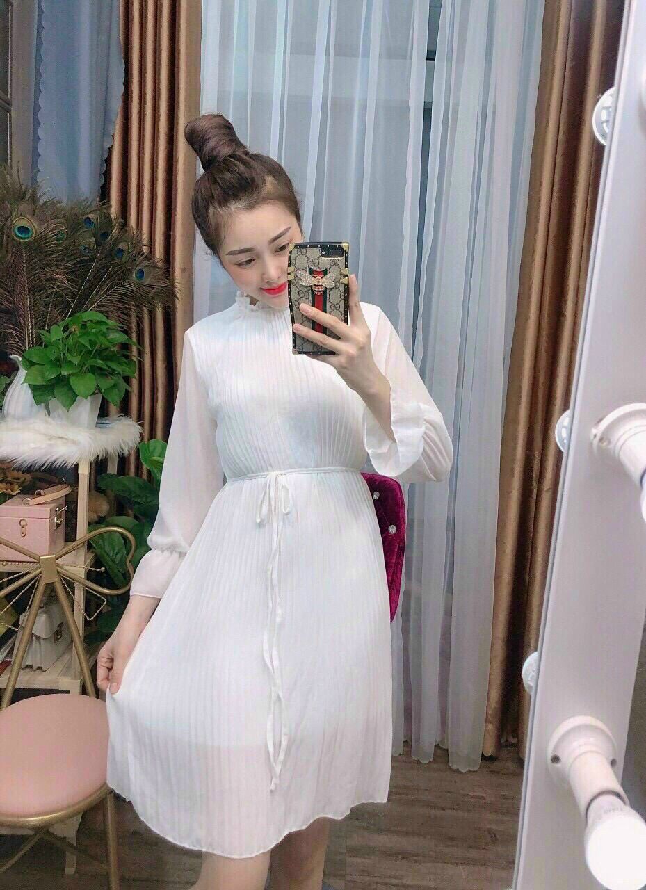 Đầm suông dập ly tay dài cột eo.