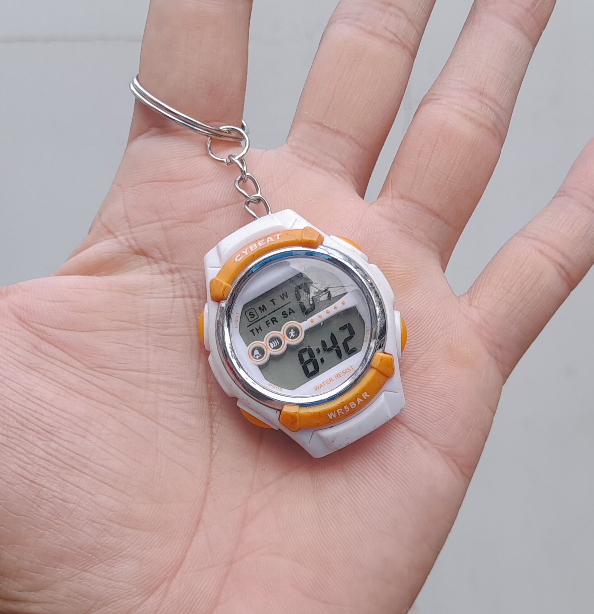 Đồng hồ móc khóa, điện tử,CYBEAT có thể lên dây đeo, tông màu trắng cam