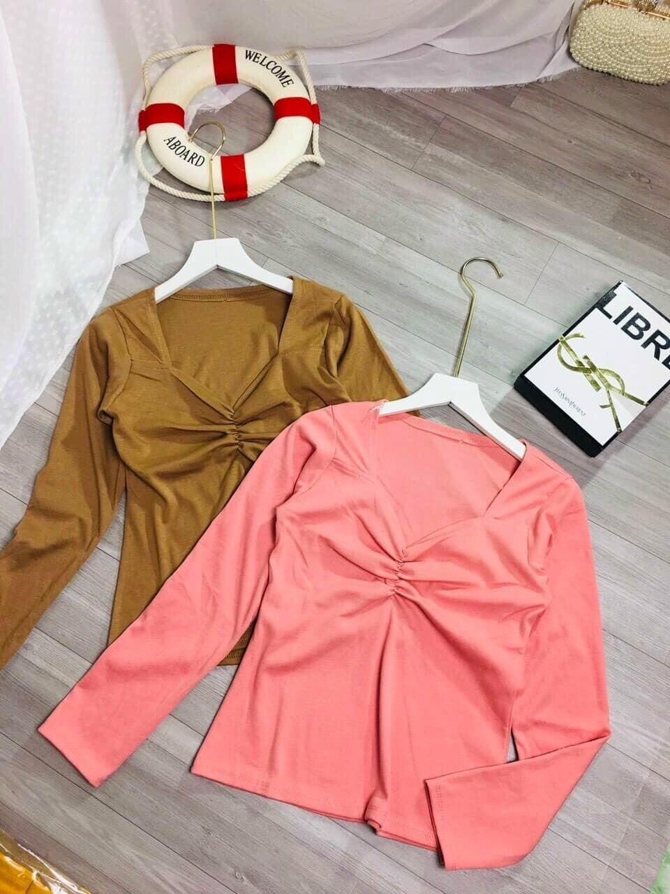 Áo dài tay nhiều mẫu shop giao ngẫu nhiên muốn chọn mẫu ib shop gửi ảnh ạ.