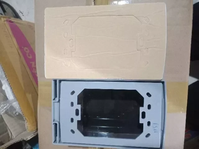 [HCM]Hộp đế nổi che mưa chống nước Vanlock