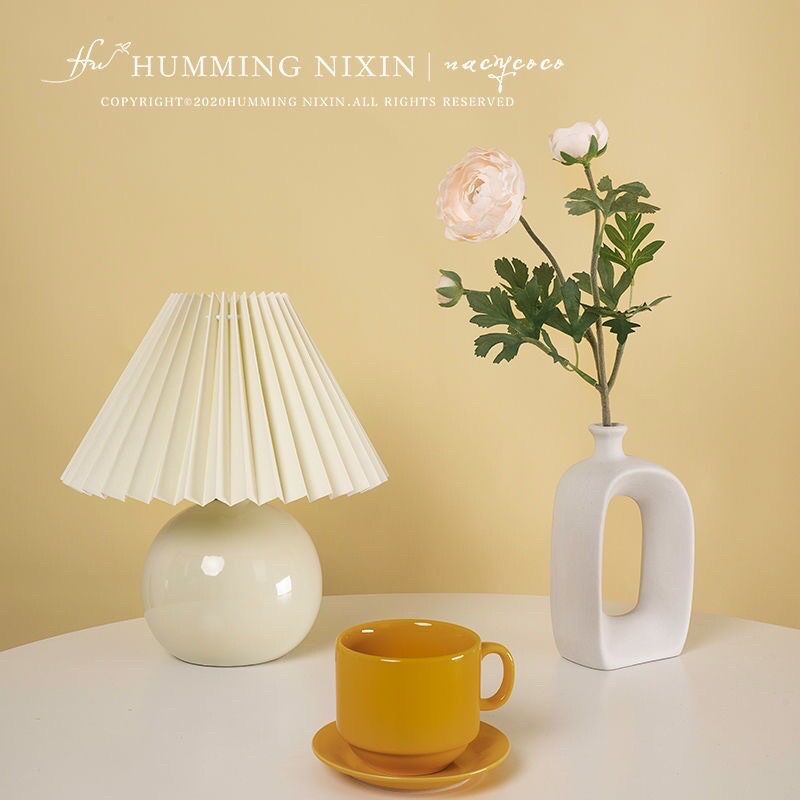 Đèn ngủ để bàn đế bầu gốm chao xếp ly