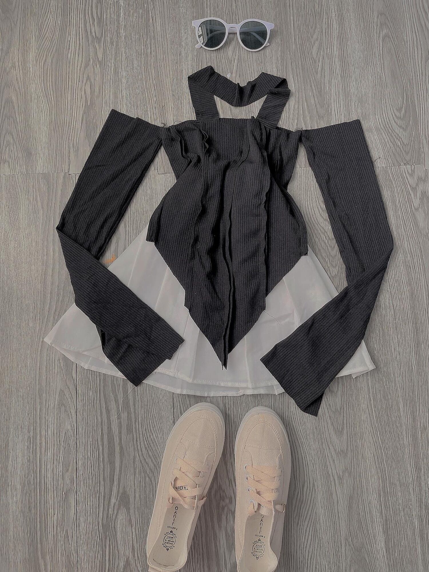 Set chân váy tennis áo bẹt vai choker sang xịn