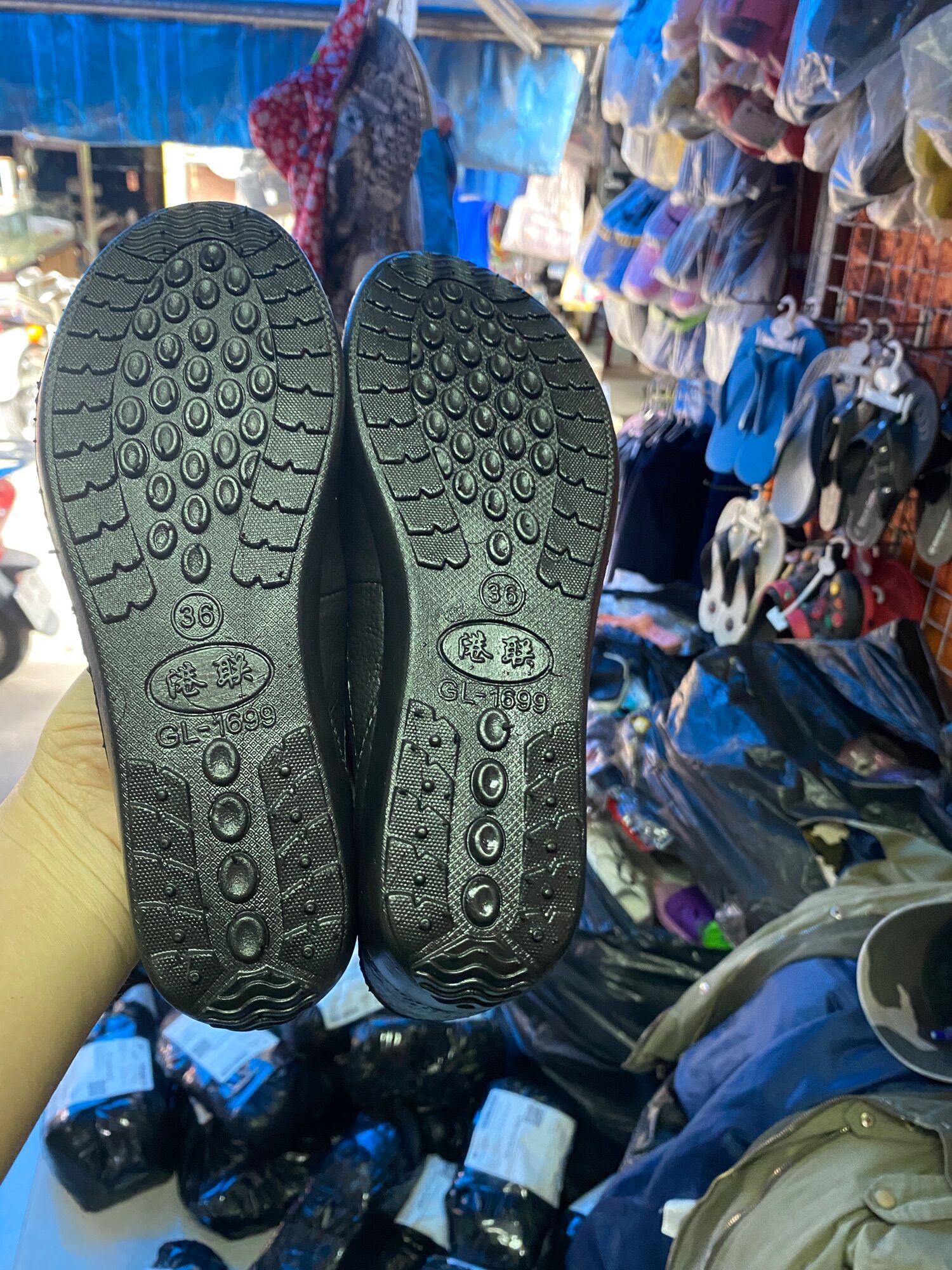 Giày nhựa dẻo mềm đen nữ 1699(size 36-40)