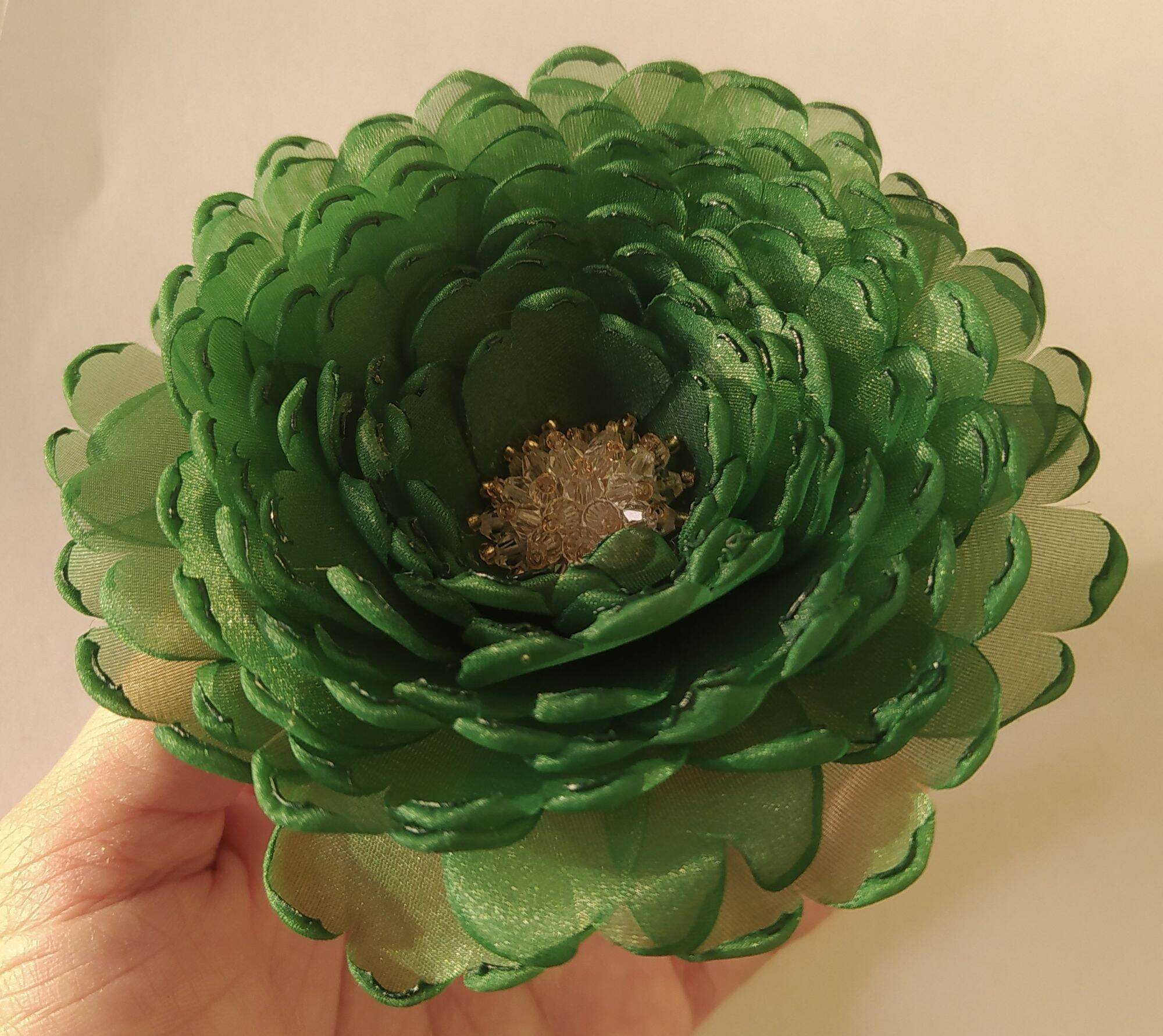 Hoa cài áo Canto handmade màu xanh phối pha lê