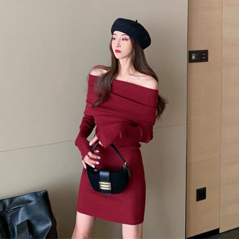 Đầm bẹt vai len gân tay dài ôm