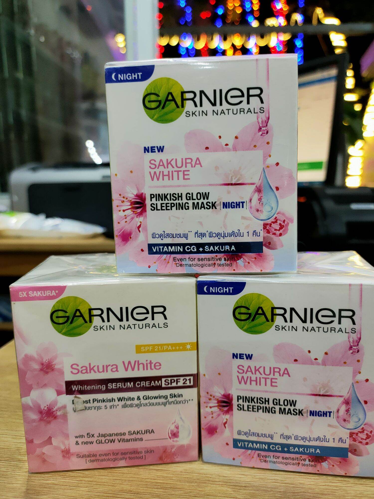 Kem Dưỡng Da Garnier Sakura White Ngày Và Đêm