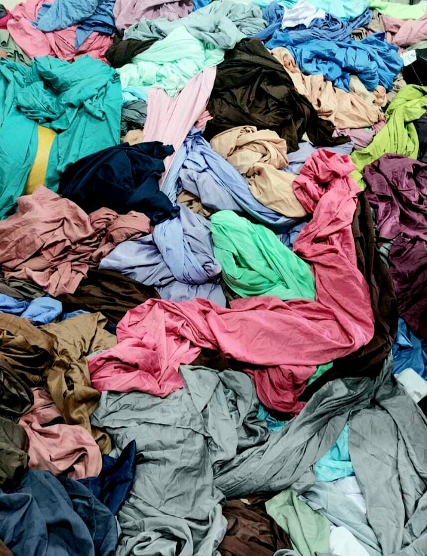 2kg Vải khúc giá rẻ  phi lụa lộn xộn mềm mịn , khúc từ 90cm cho đến trên 1m (giao màu ngẫu nhiên)